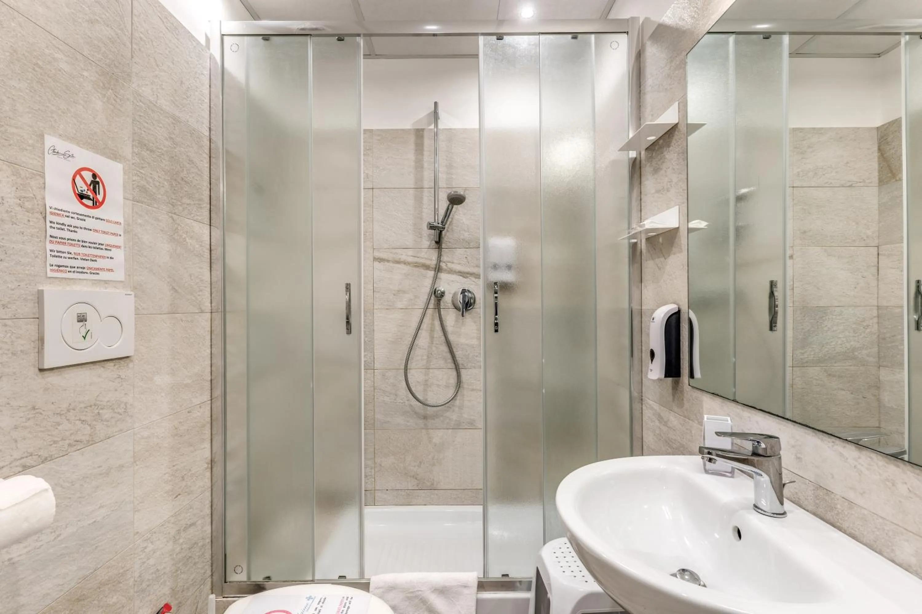 Shower in Gardenia Suite