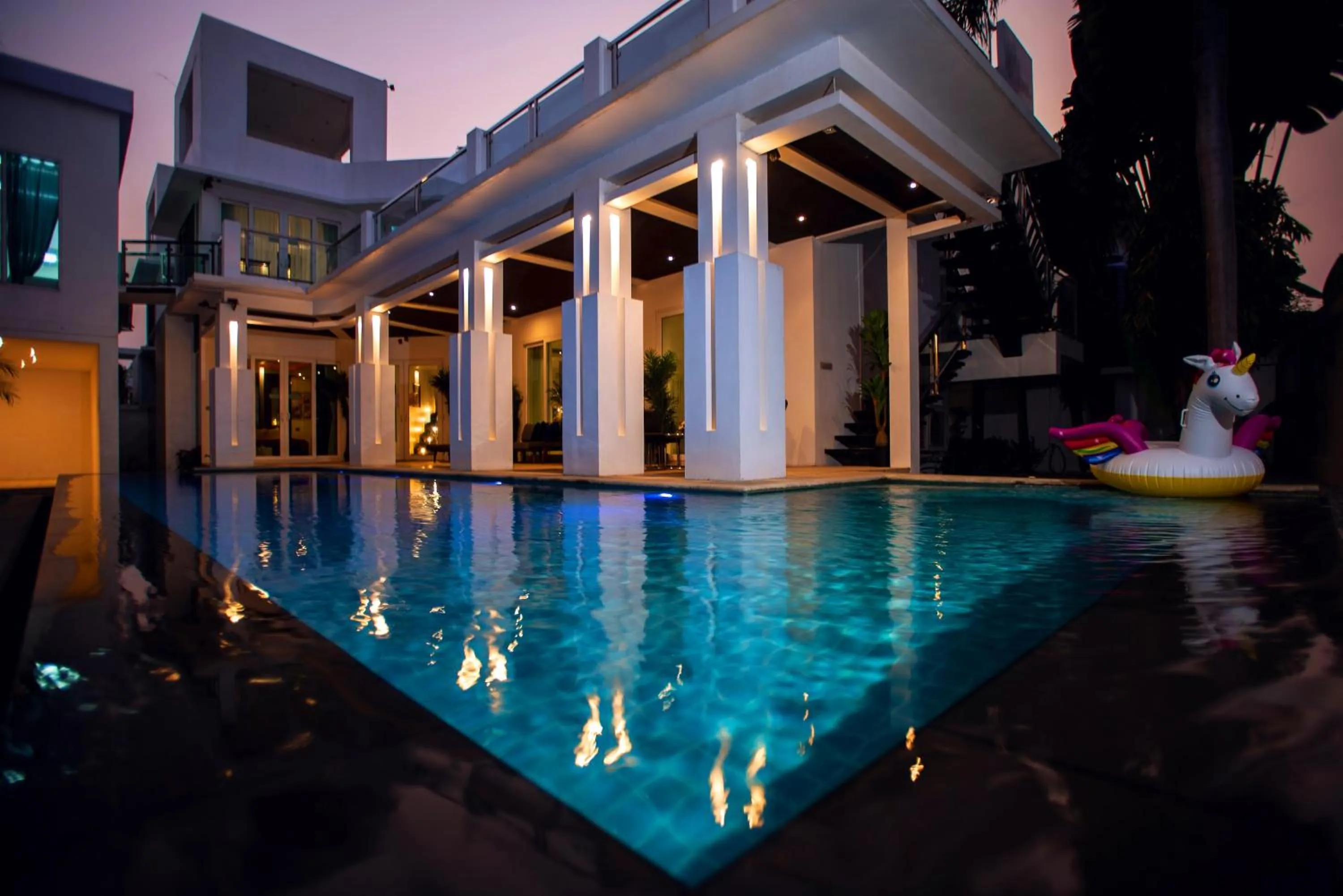 Night in Villas In Pattaya