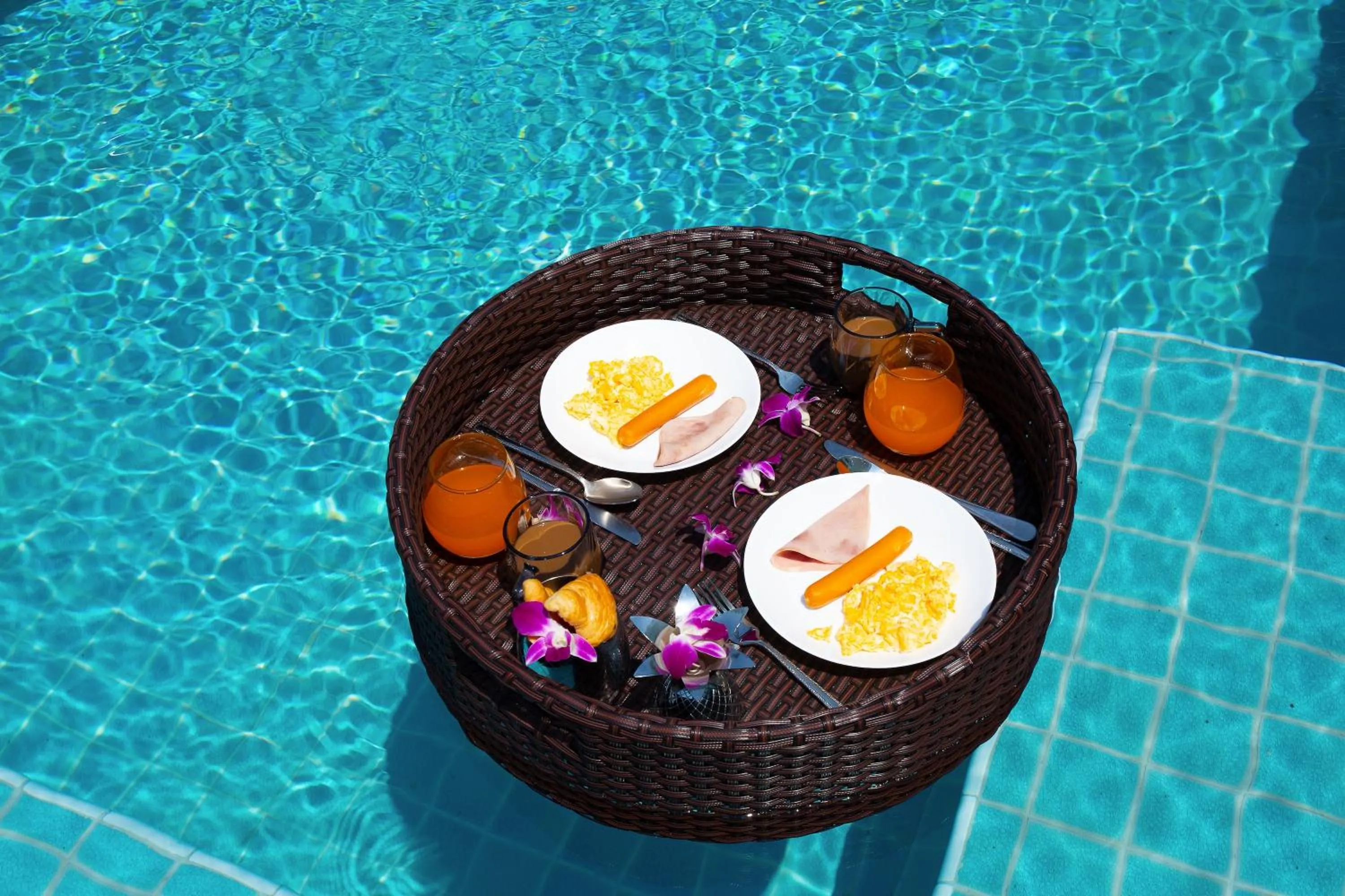 Food and drinks in Villas In Pattaya