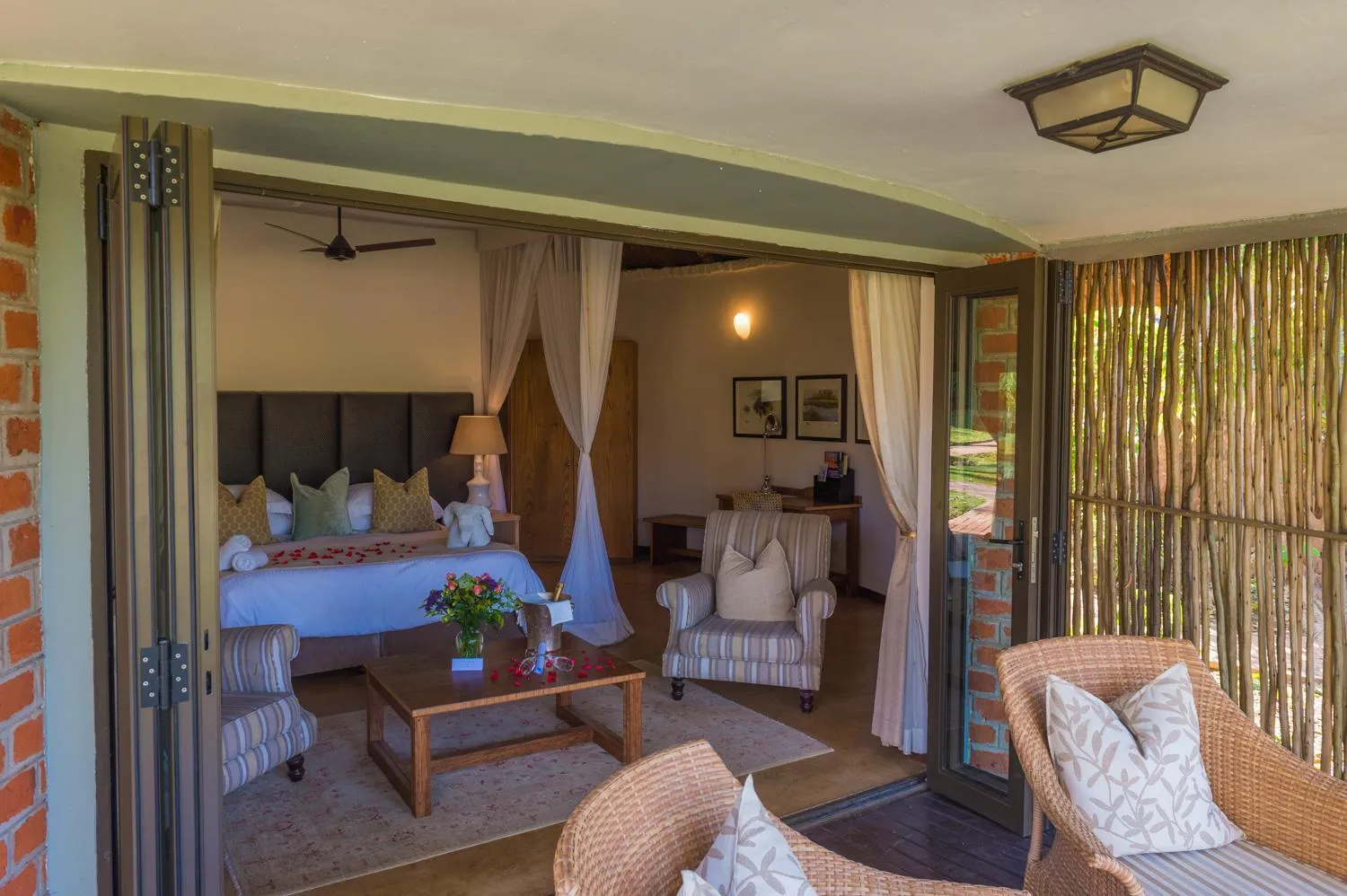 Seating area, Bed in Lilayi Lodge