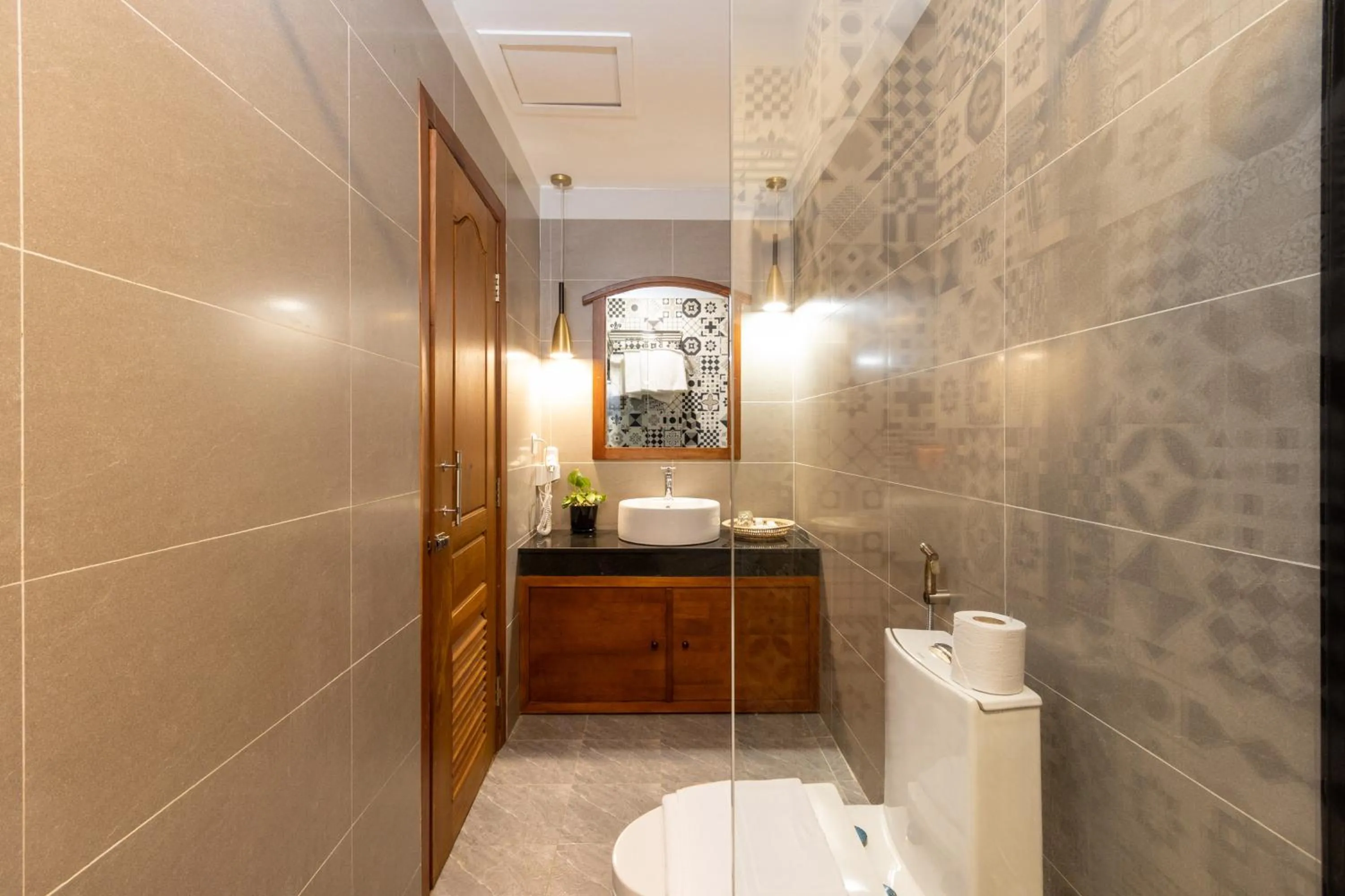 Toilet in Le Vert Angkor Hotel