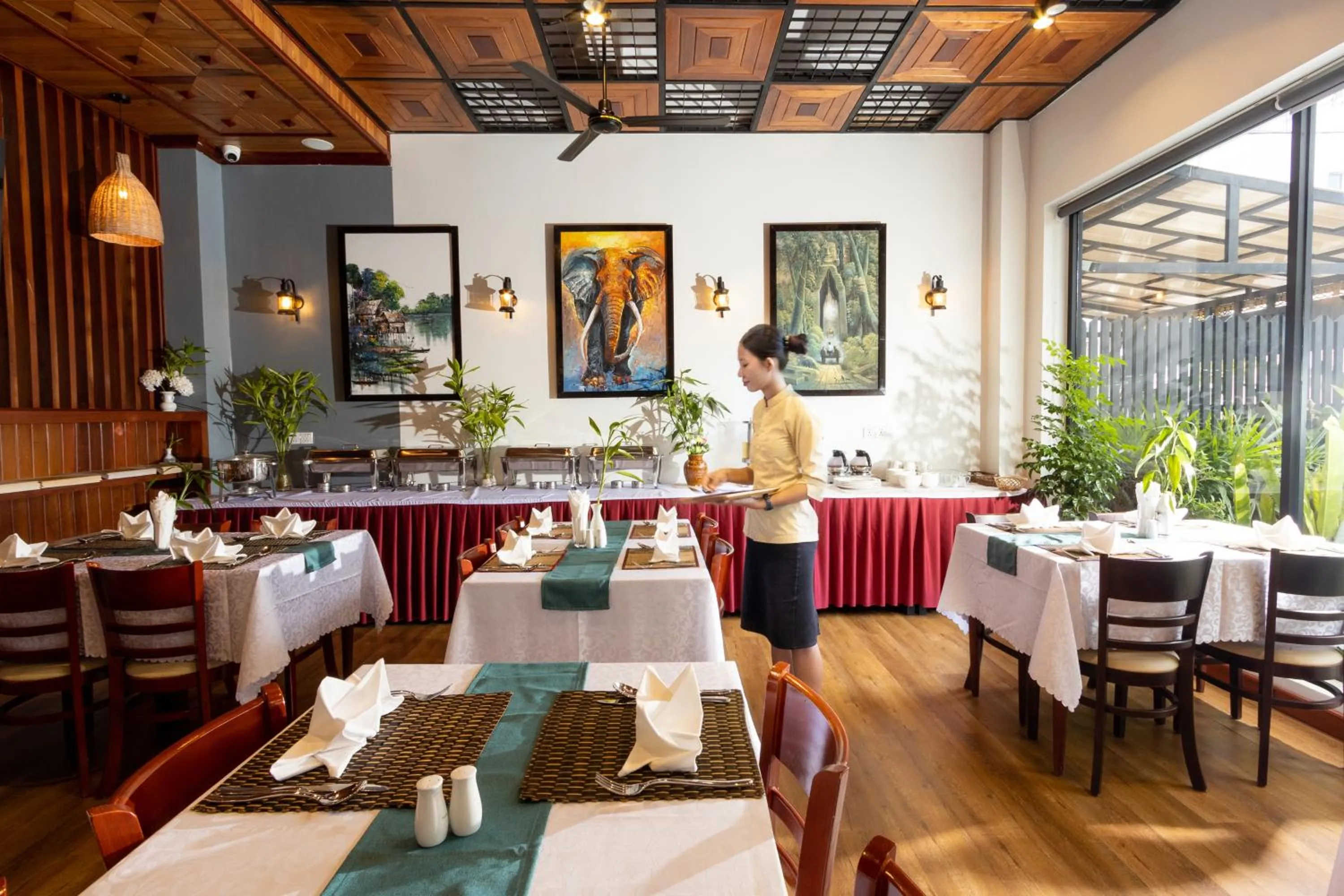 Restaurant/places to eat in Le Vert Angkor Hotel