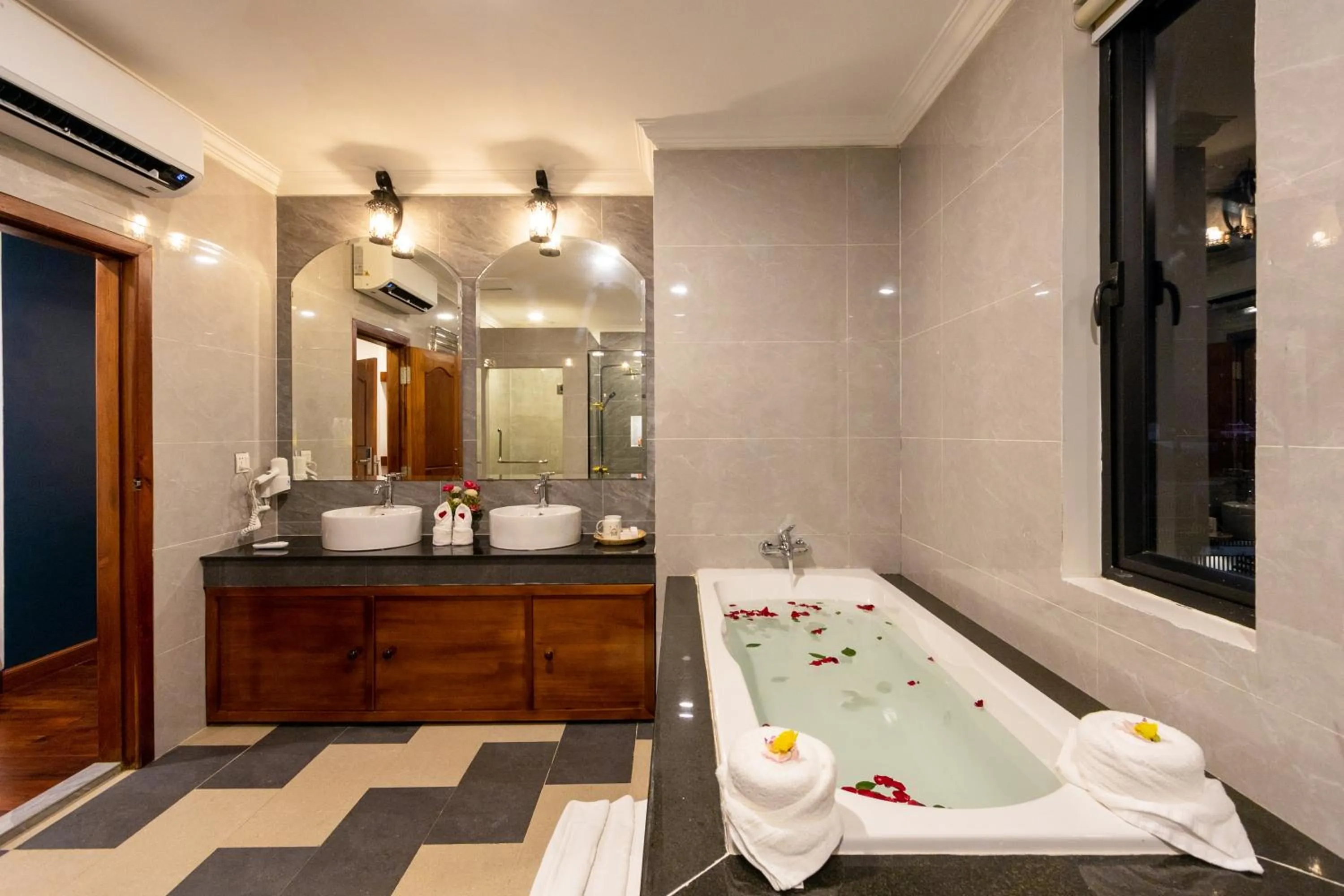 Bathroom in Le Vert Angkor Hotel