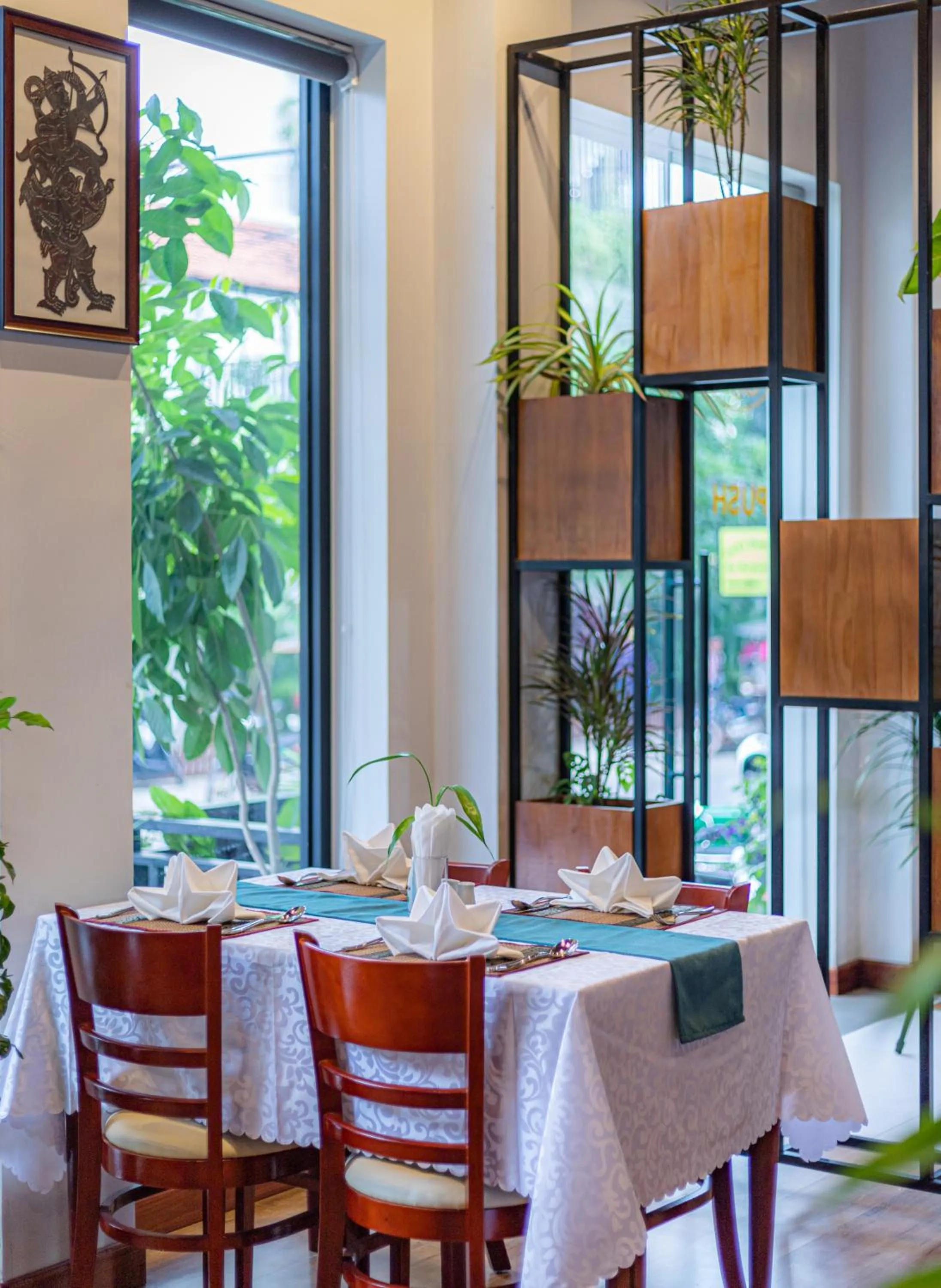 Restaurant/places to eat in Le Vert Angkor Hotel