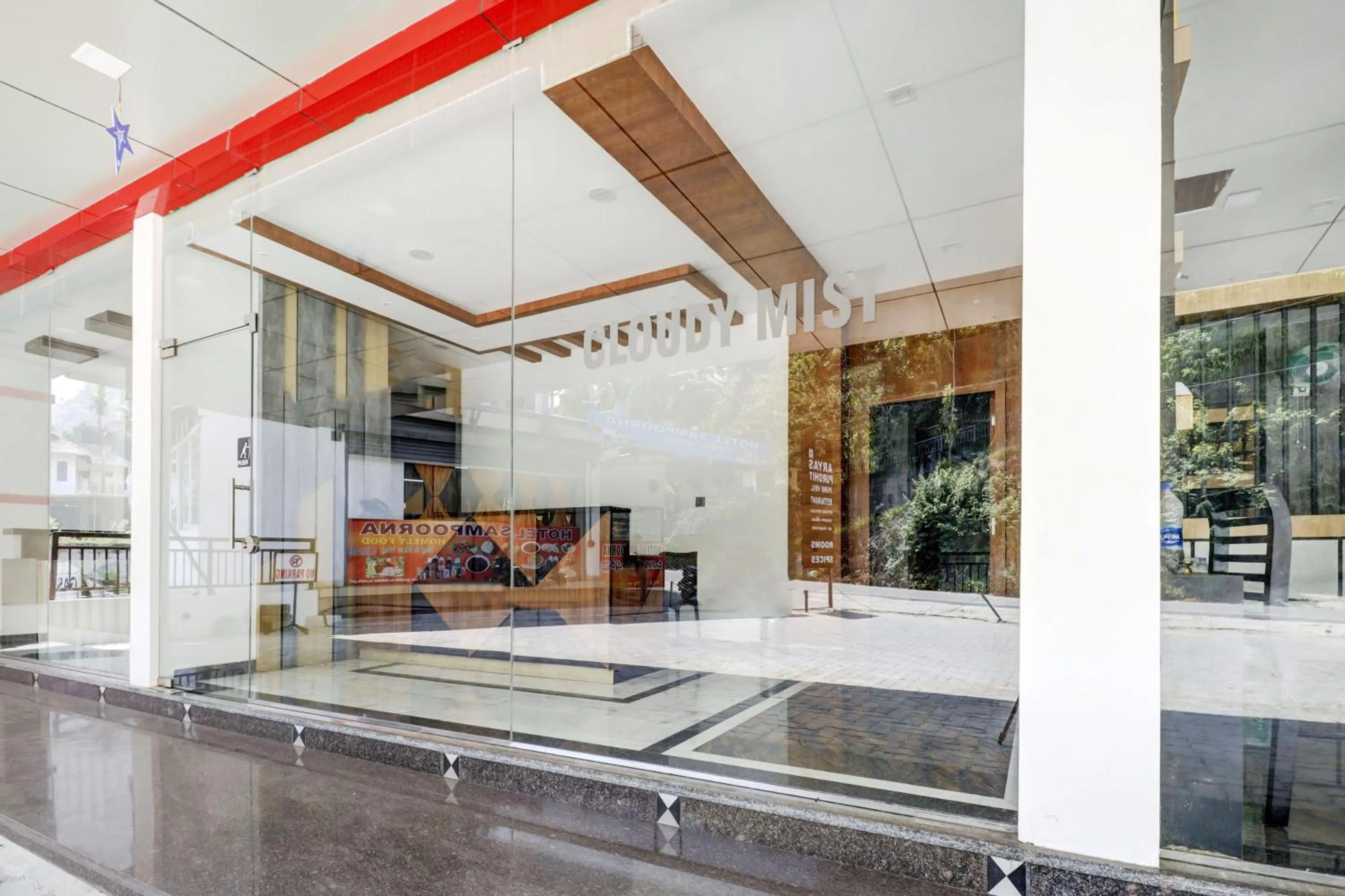 Facade/entrance in Collection O Munnar