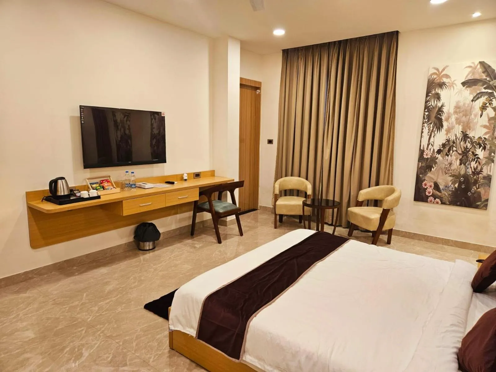 Photo of the whole room, Bed in Labels Hotel