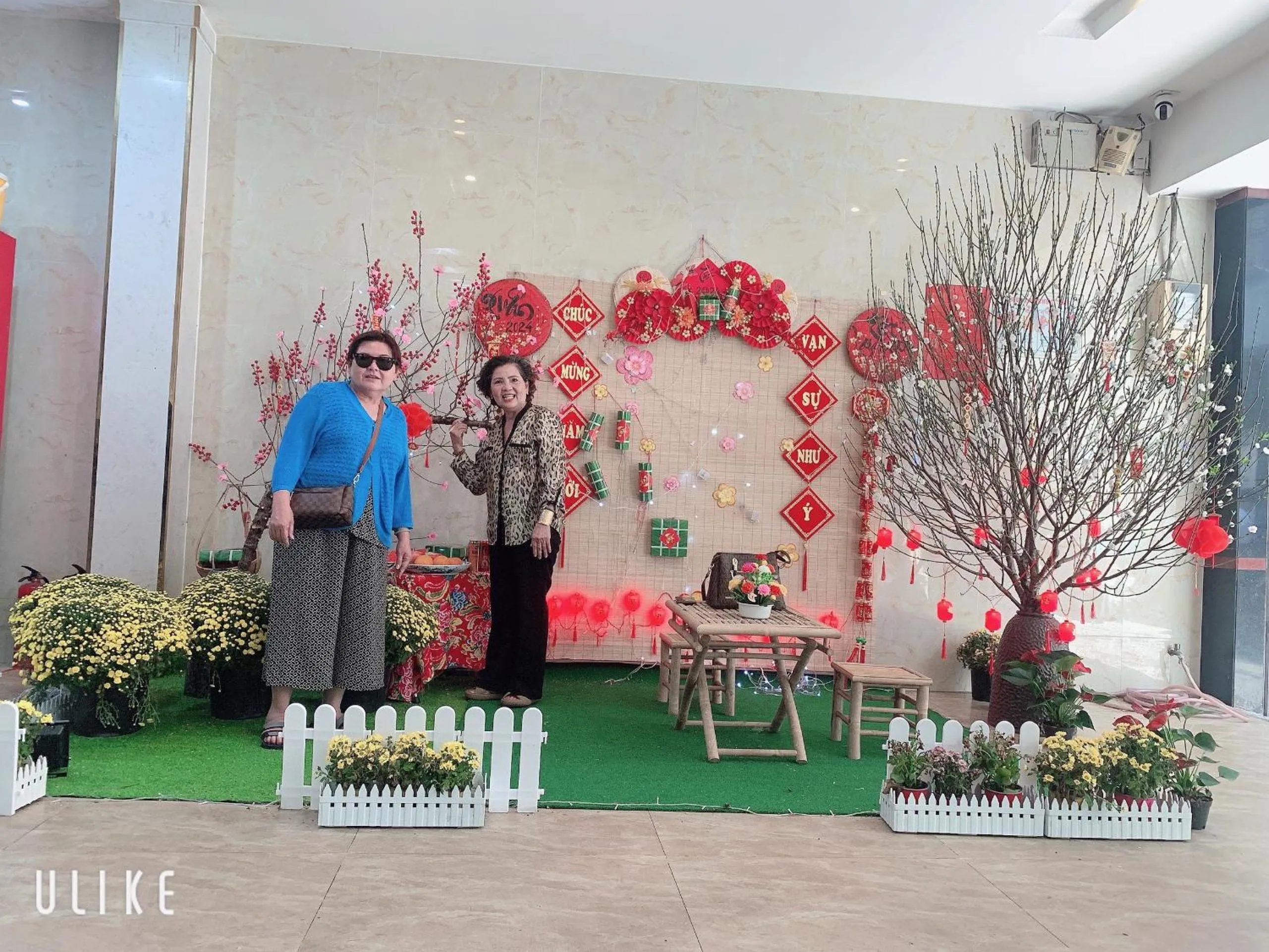 Communal lounge/ TV room in COZY Hotel HCM