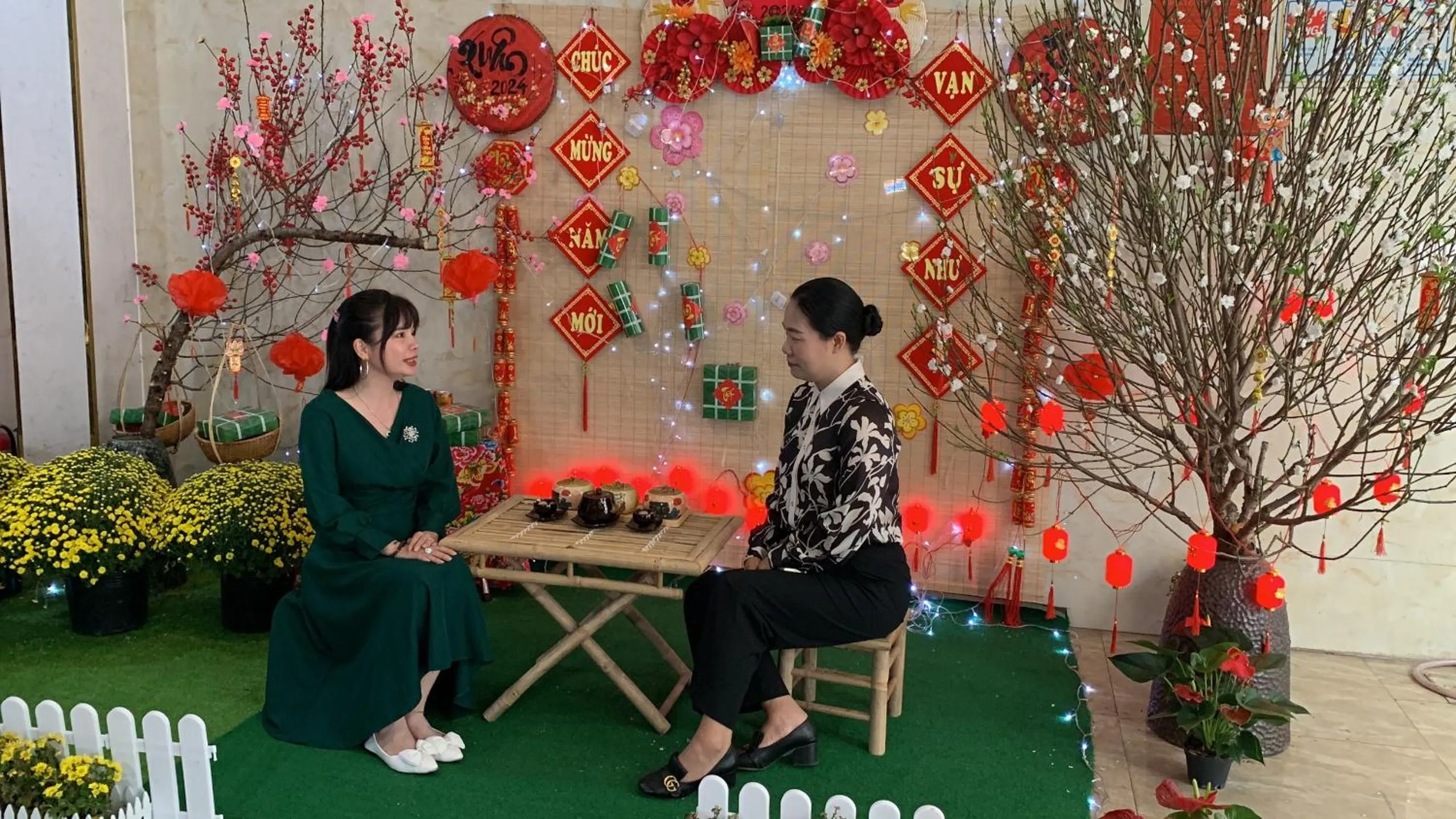 Communal lounge/ TV room in COZY Hotel HCM