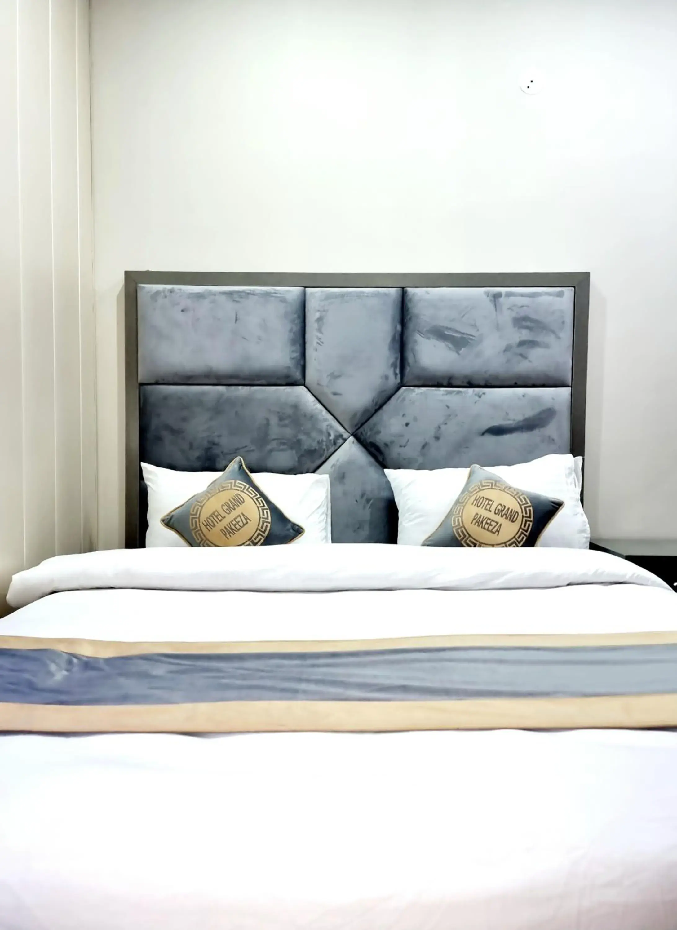 Deluxe Double Room in Hotel Grand Pakeeza Deluxe Double Room in Hotel Grand Pakeeza