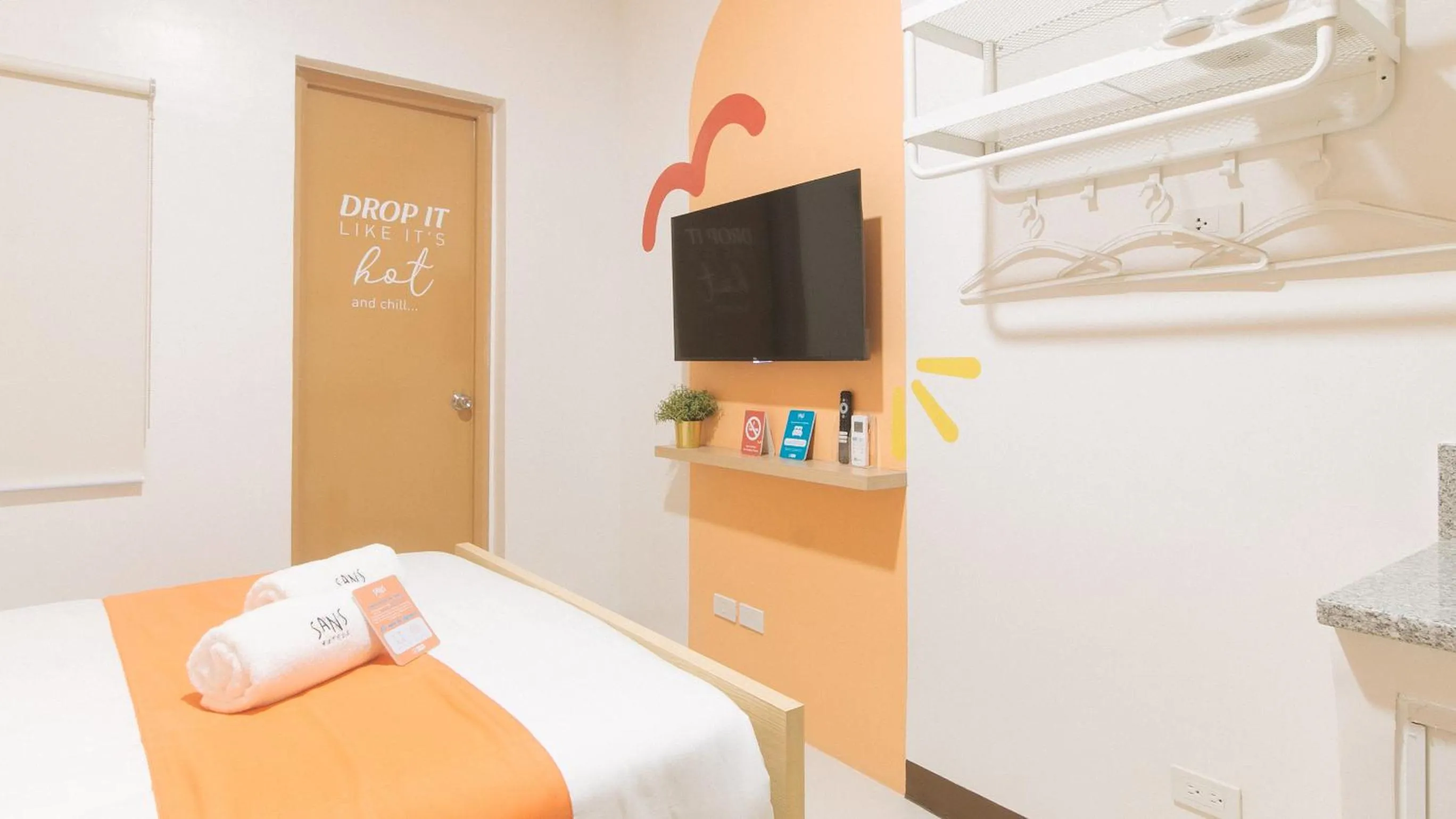 TV and multimedia, Bed in Sans Hotel at One JD Place Makati by RedDoorz