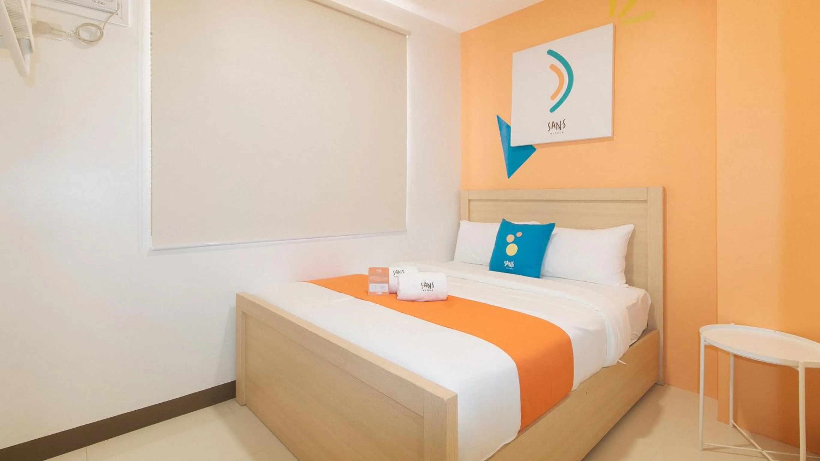 Photo of the whole room, Bed in Sans Hotel at One JD Place Makati by RedDoorz