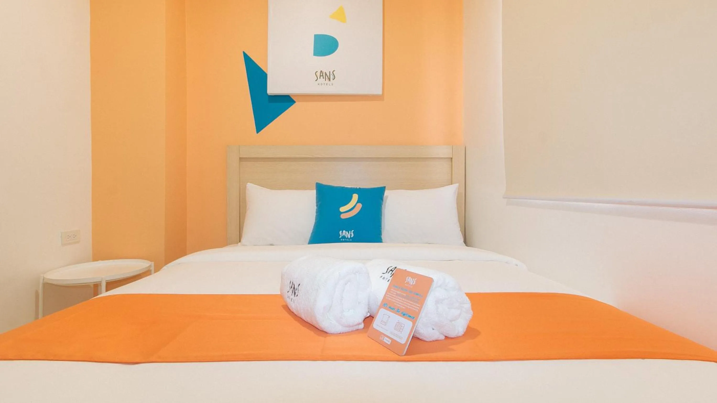 Photo of the whole room, Bed in Sans Hotel at One JD Place Makati by RedDoorz