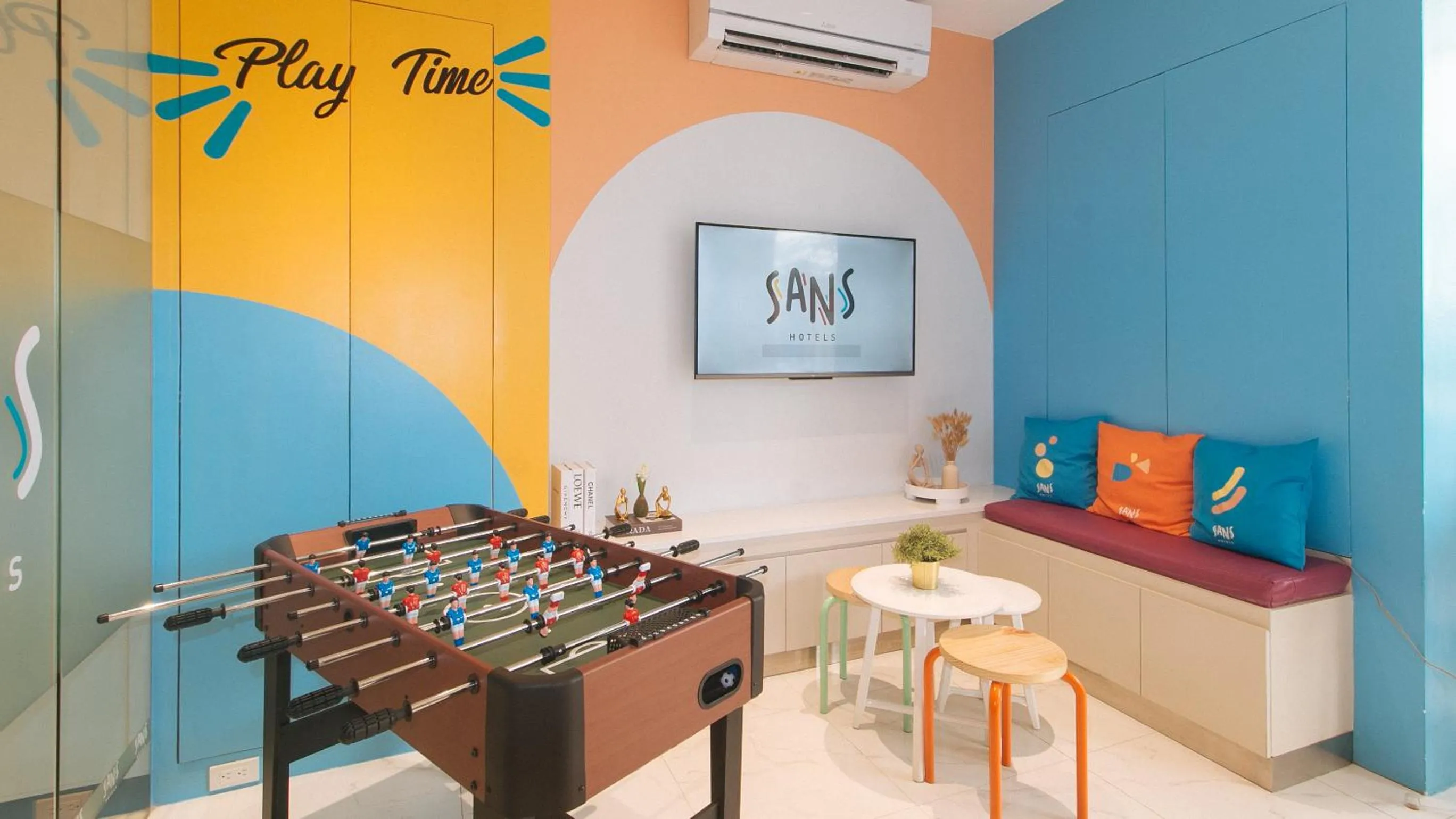 Lobby or reception in Sans Hotel at One JD Place Makati by RedDoorz