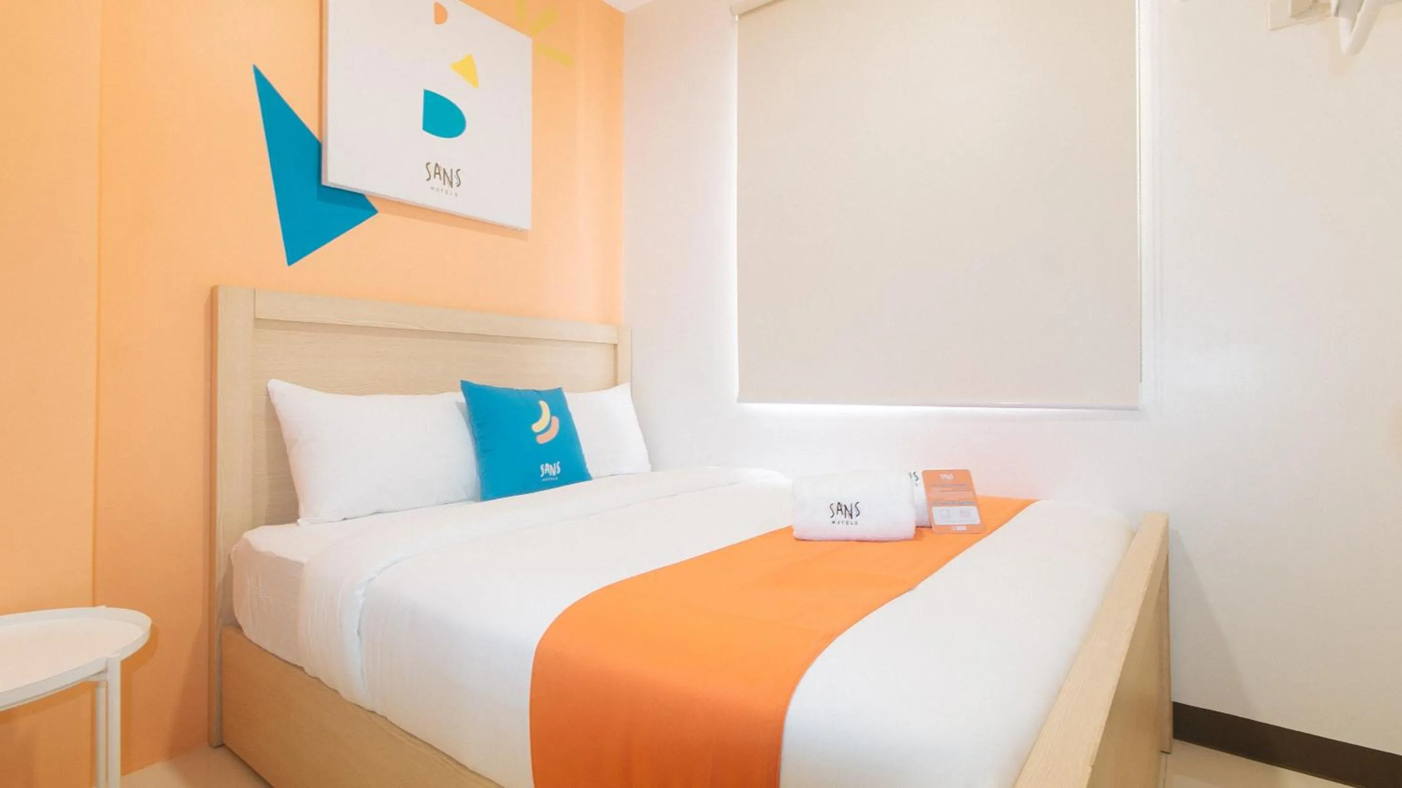 Photo of the whole room, Bed in Sans Hotel at One JD Place Makati by RedDoorz