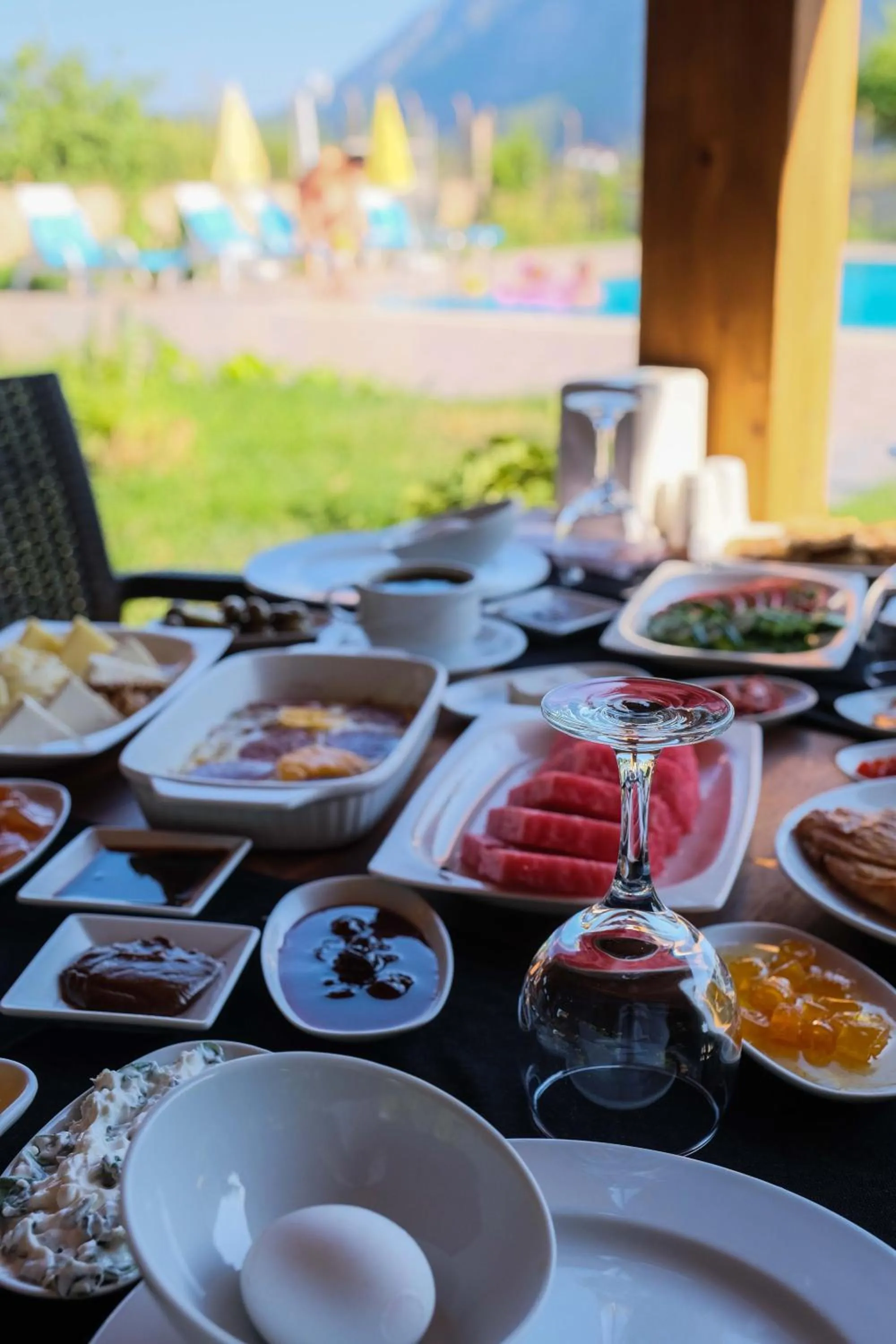 Restaurant/places to eat in Apella Hotel