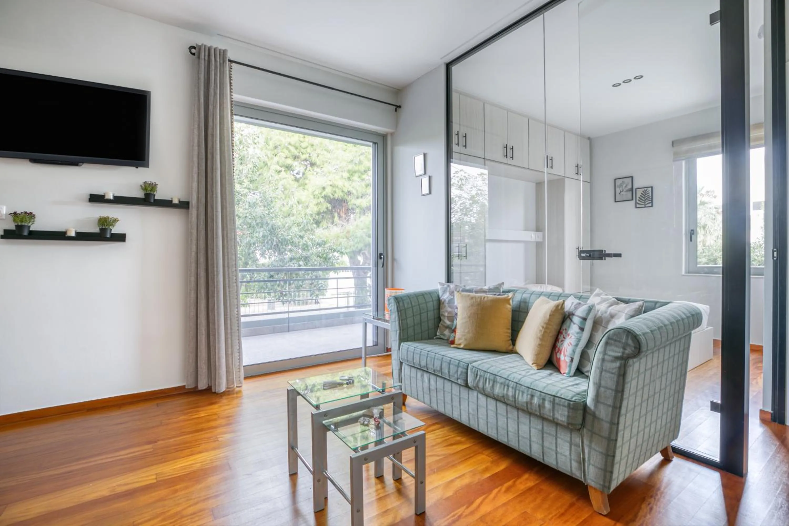 Communal lounge/ TV room in Athena's South Apartment