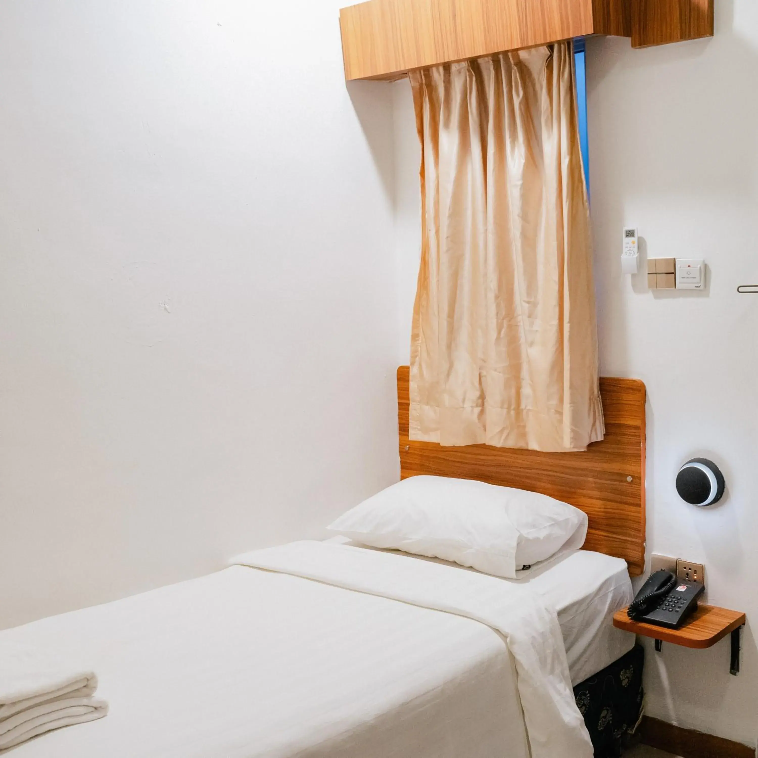 Single Room in Chola Inn at Nagoya Hill Batam Mitra RedDoorz Single Room in Chola Inn at Nagoya Hill Batam Mitra RedDoorz