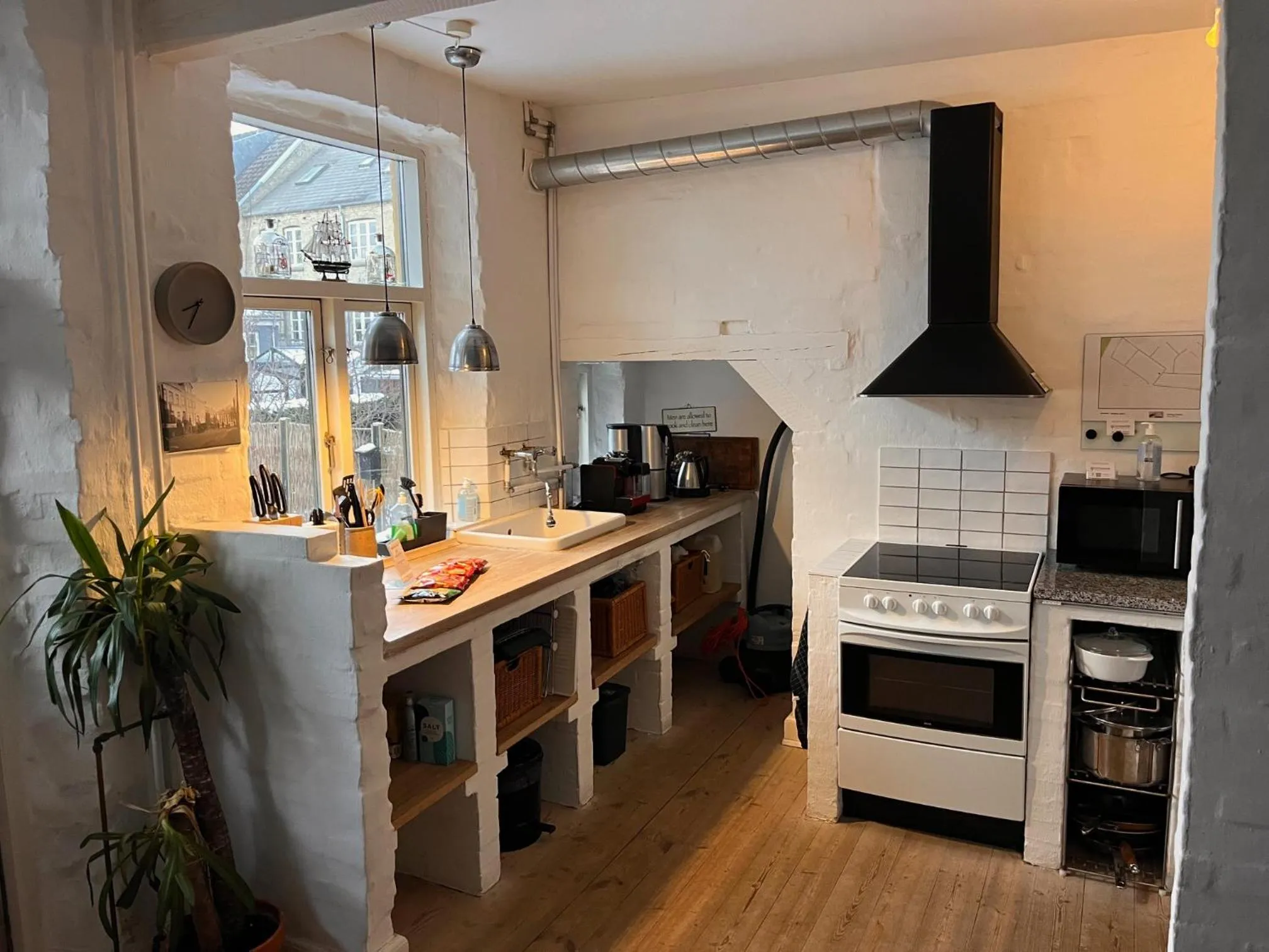 Kitchen or kitchenette in City House