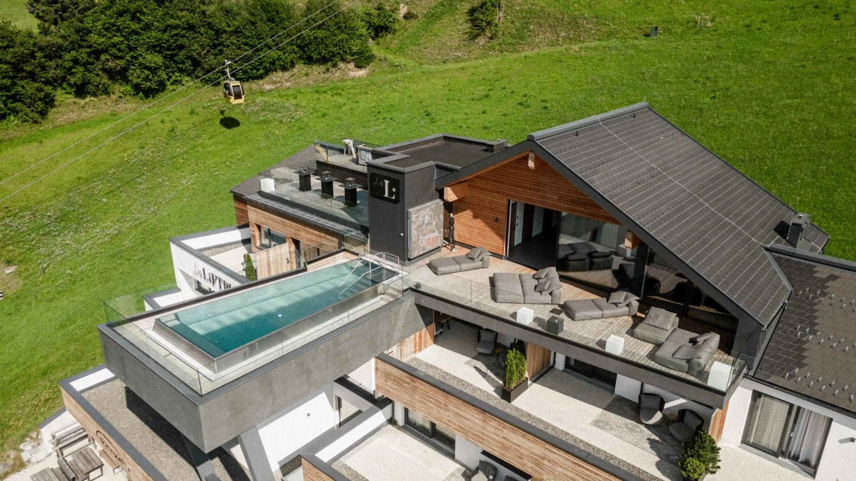 Property building in Das Liftplatzl