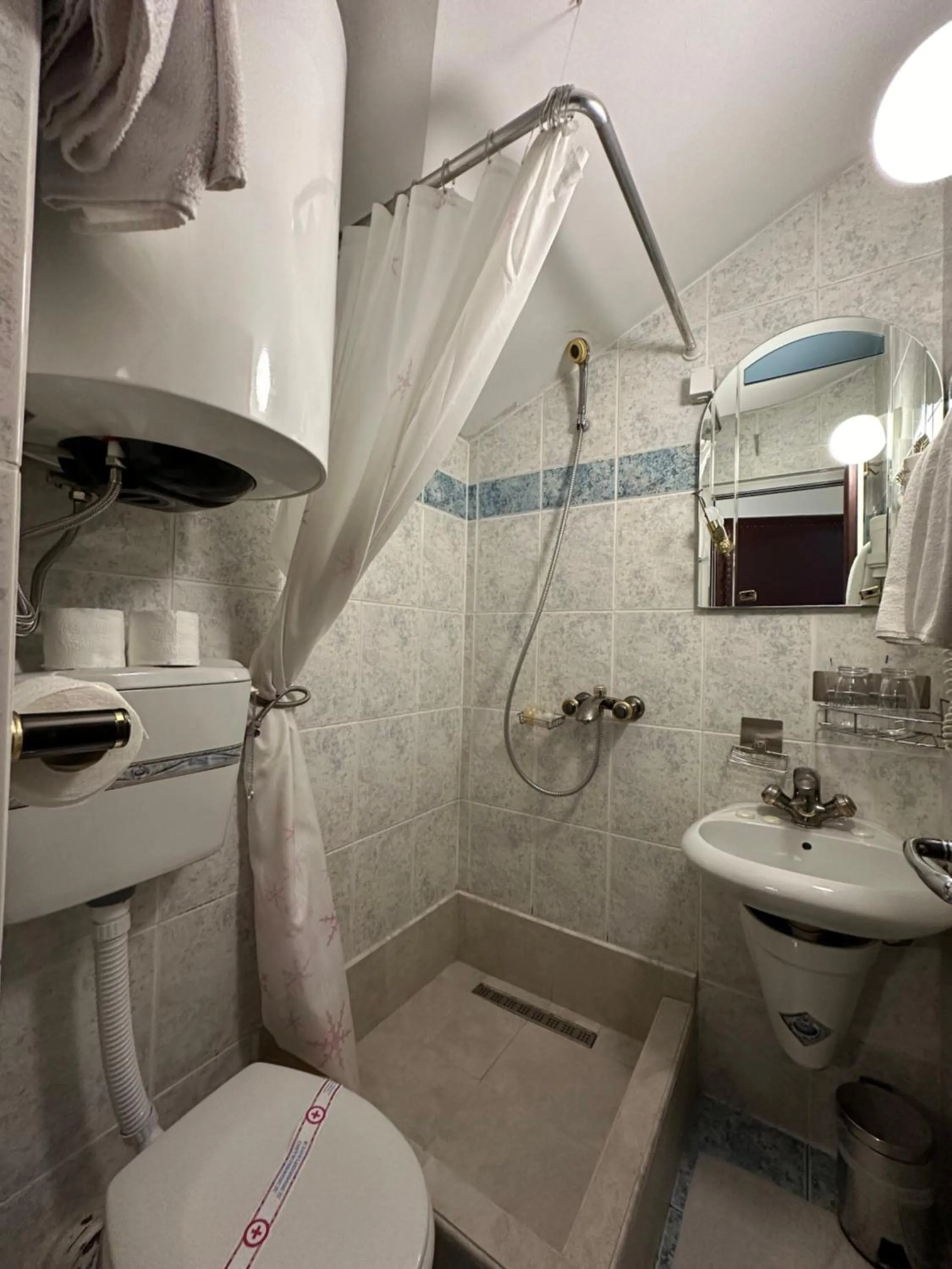 Shower in Beatrix Lux Hotel