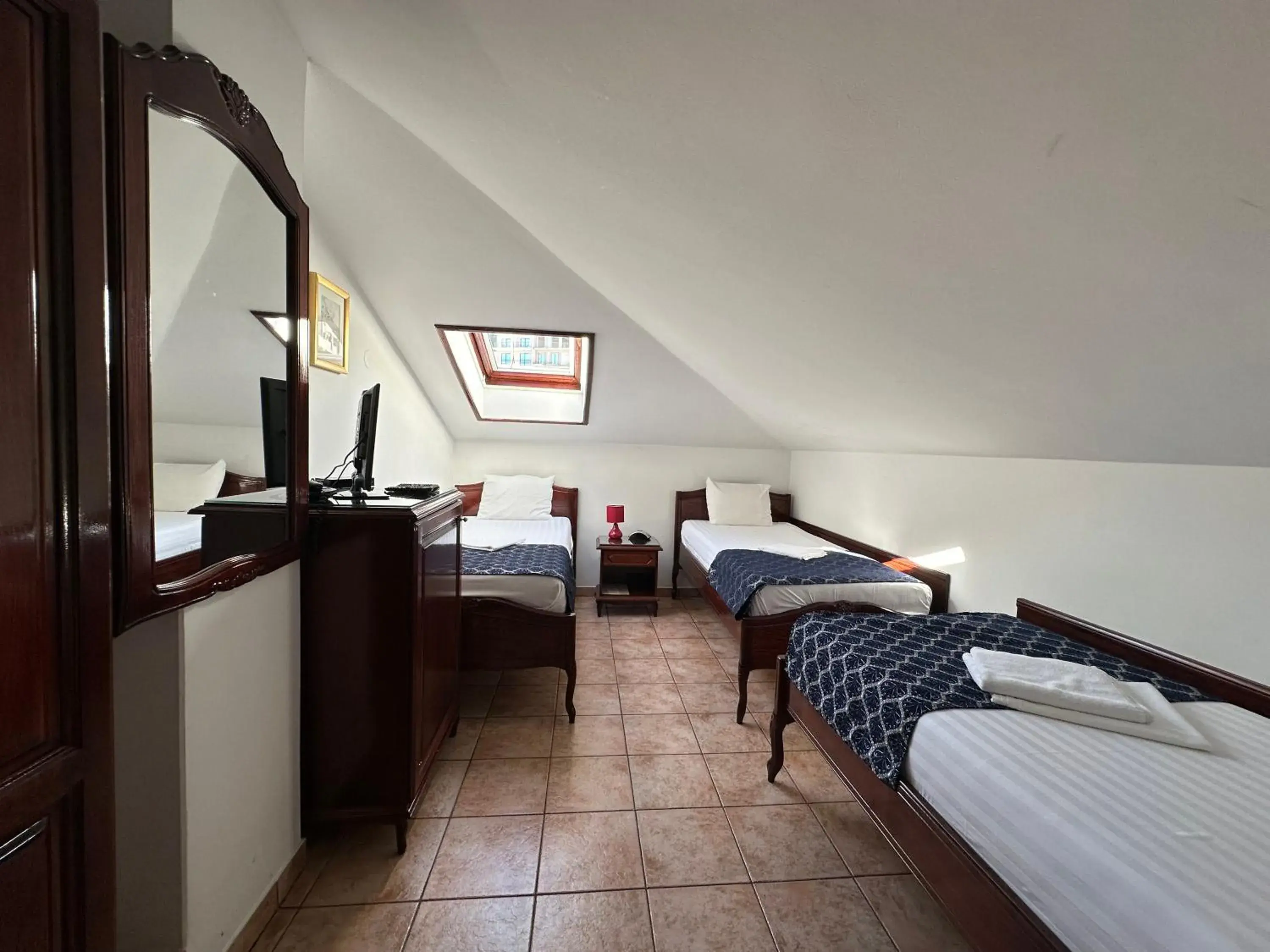 Budget Triple Room in Beatrix Lux Hotel Budget Triple Room in Beatrix Lux Hotel