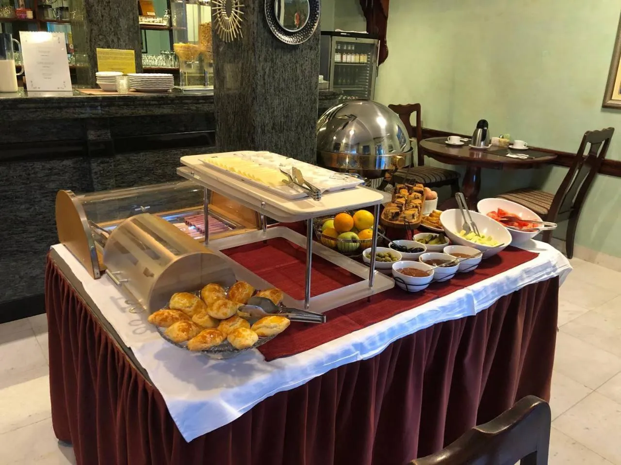 Food and drinks in Beatrix Lux Hotel