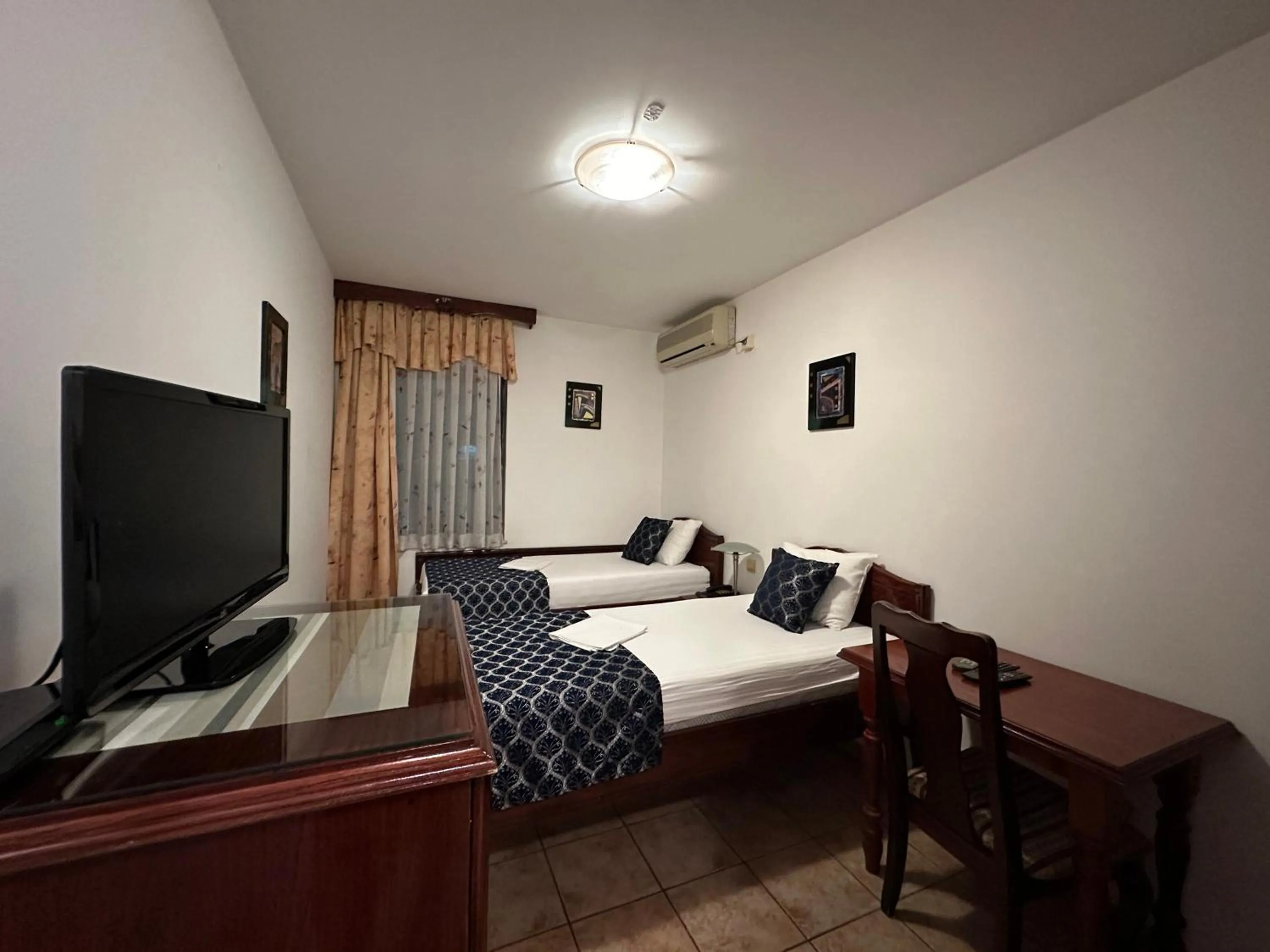 Communal lounge/ TV room, Bed in Beatrix Lux Hotel