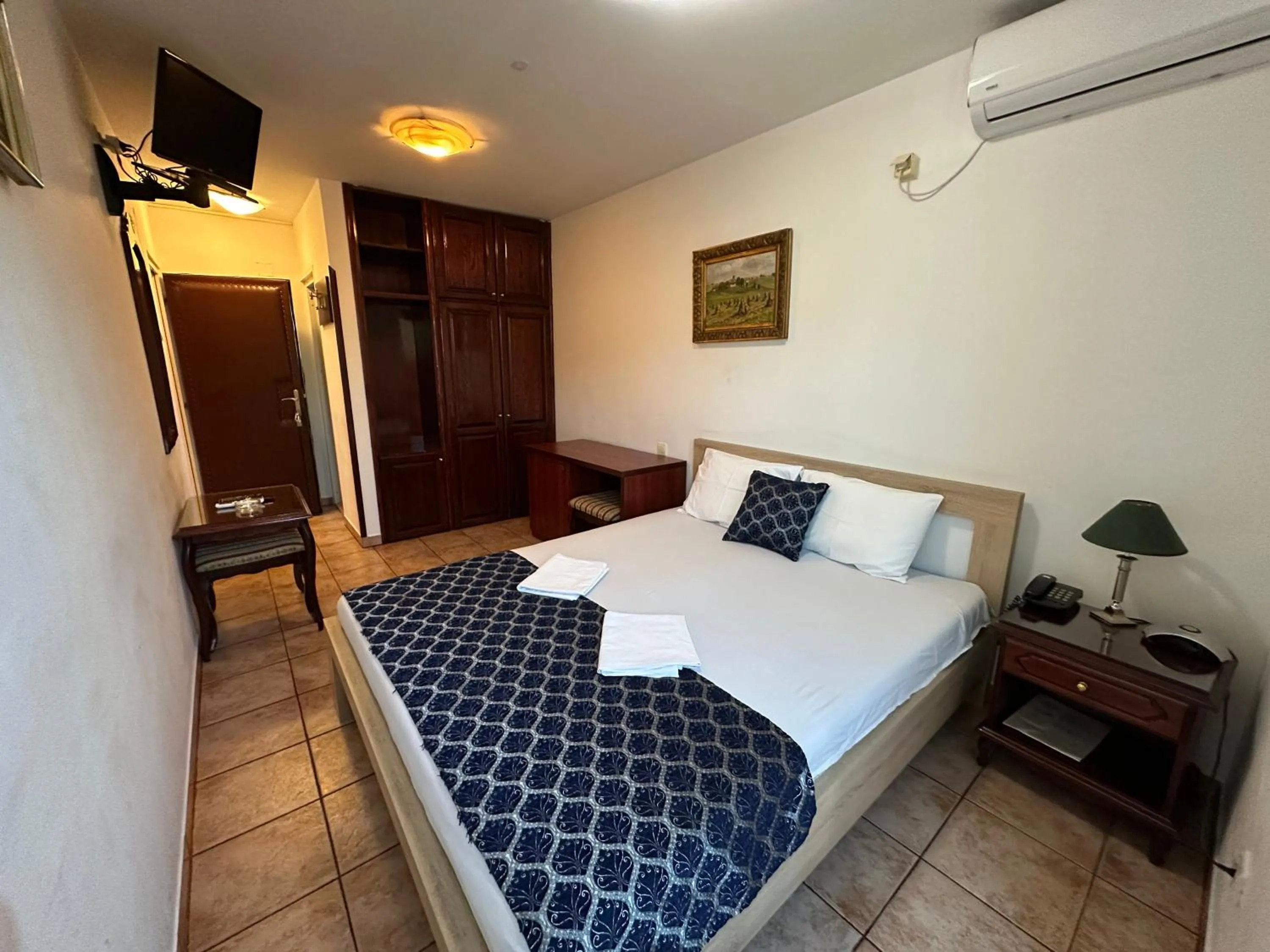 TV and multimedia, Bed in Beatrix Lux Hotel