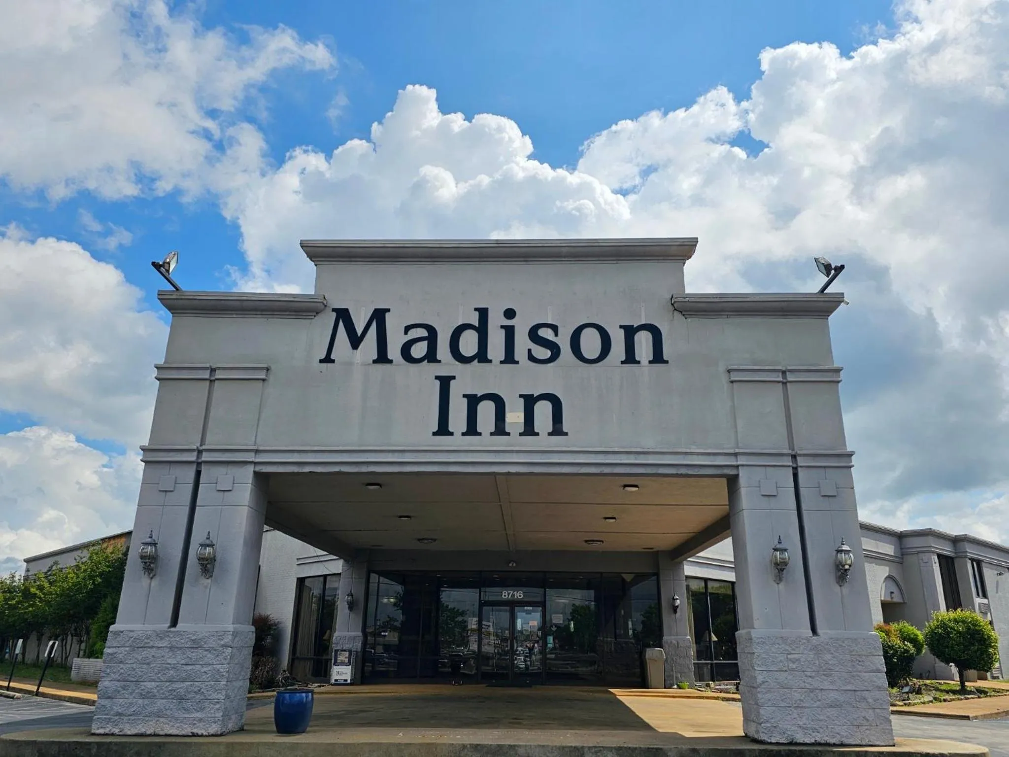 Property building in Madison Inn & Suites