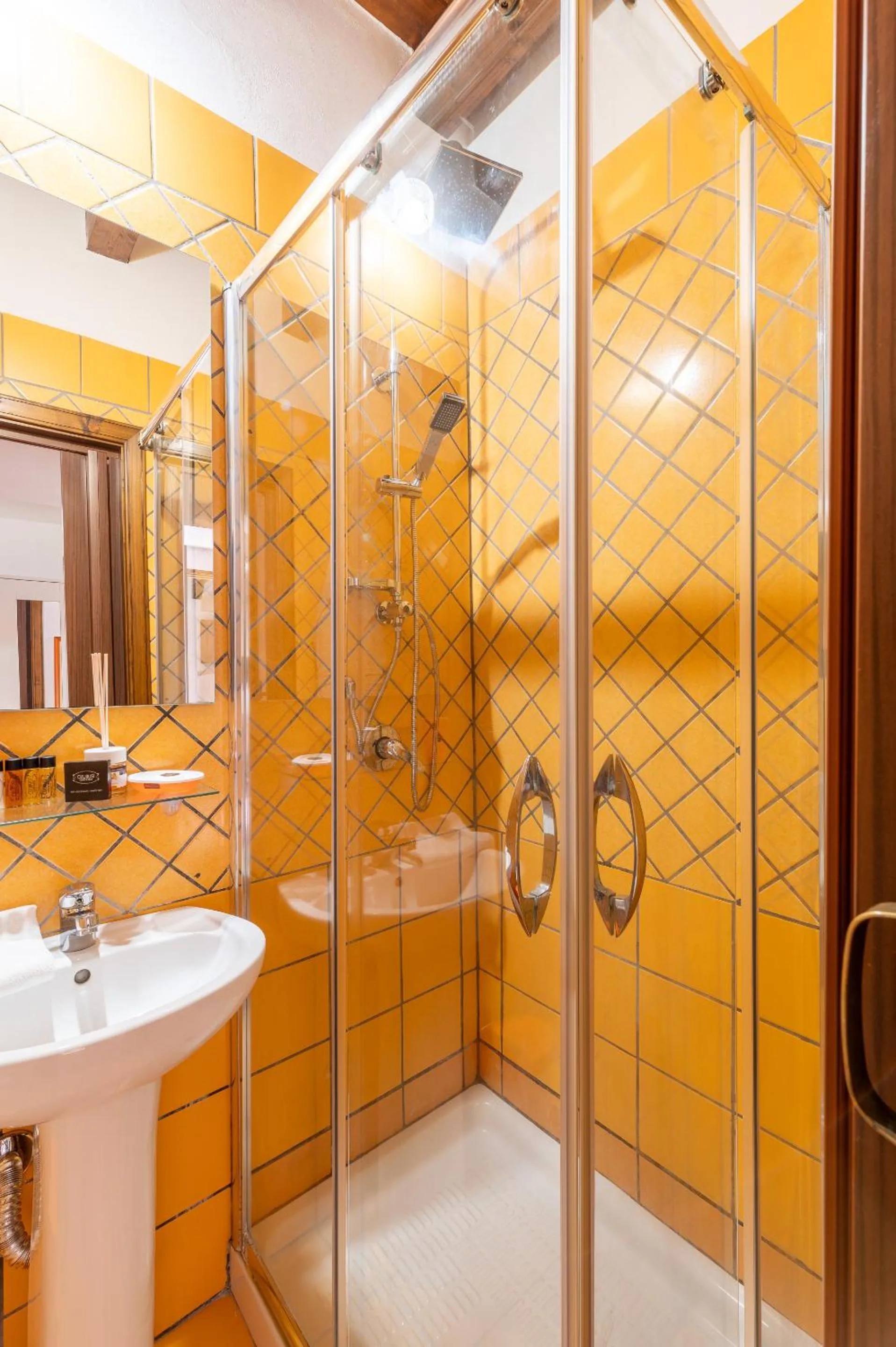 Bathroom in Elsa d'Ortigia - I TRE ARCHI