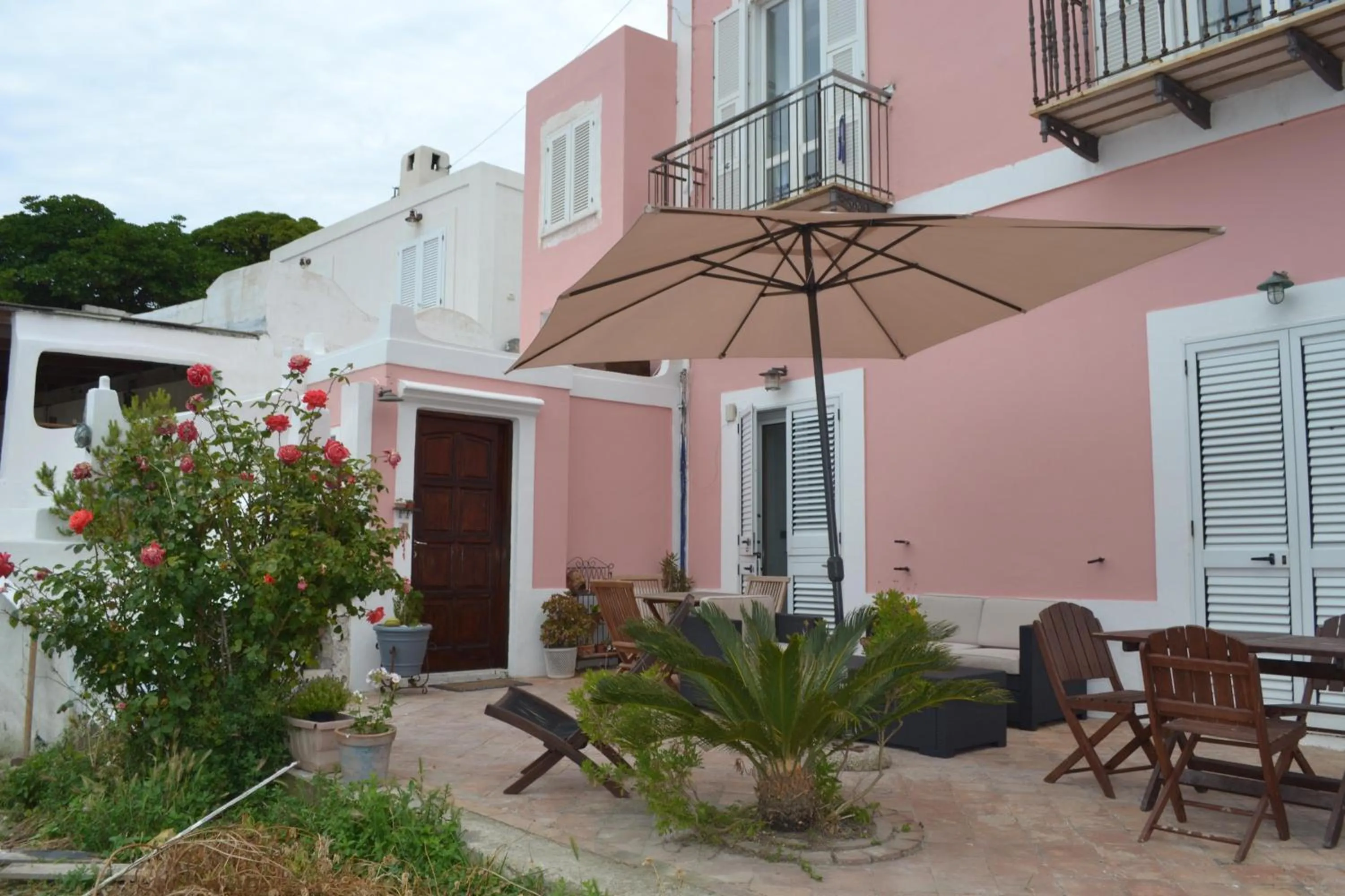 Facade/entrance in Casa Carmela