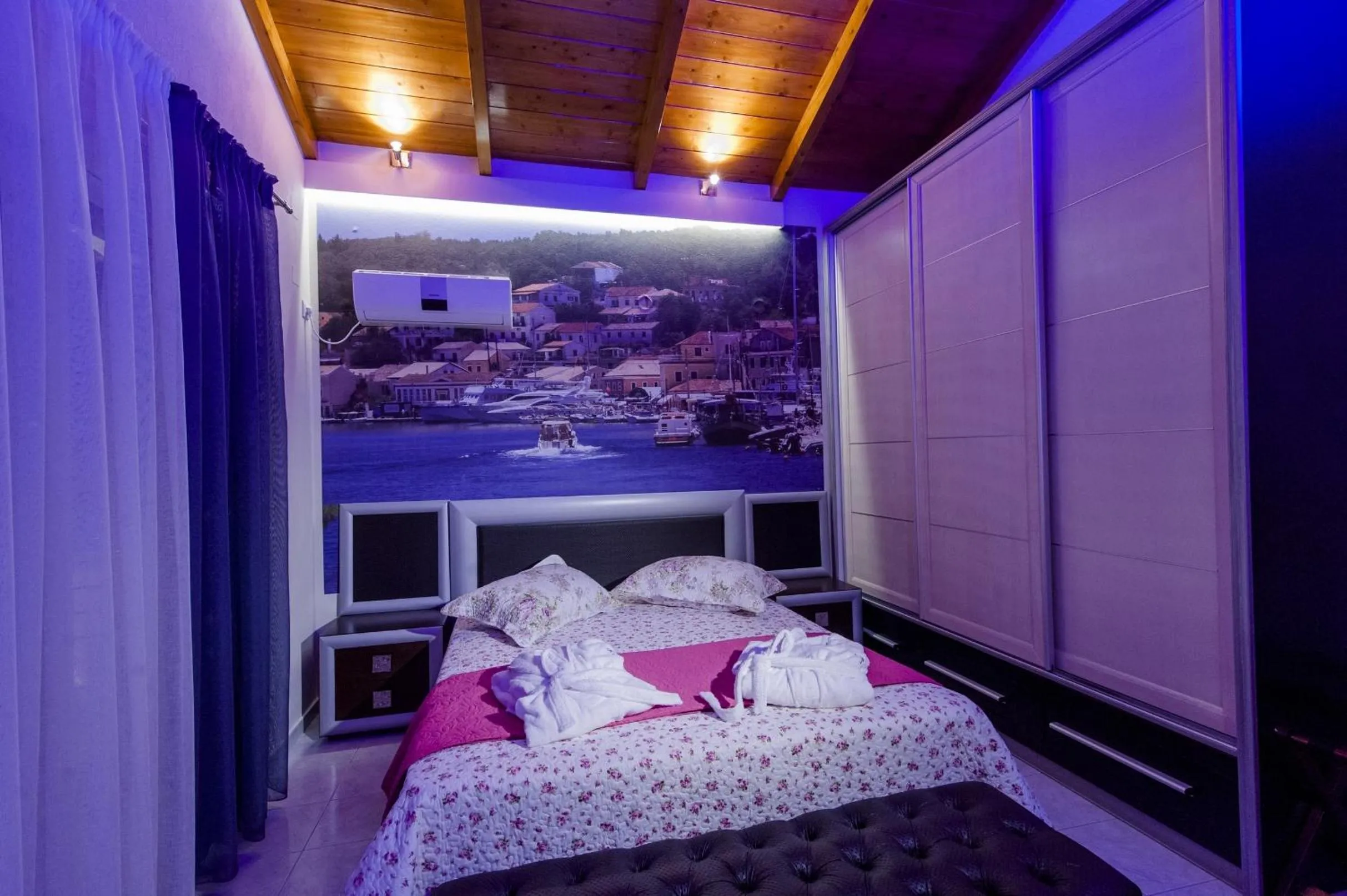 Bedroom, Bed in All Saints Villas