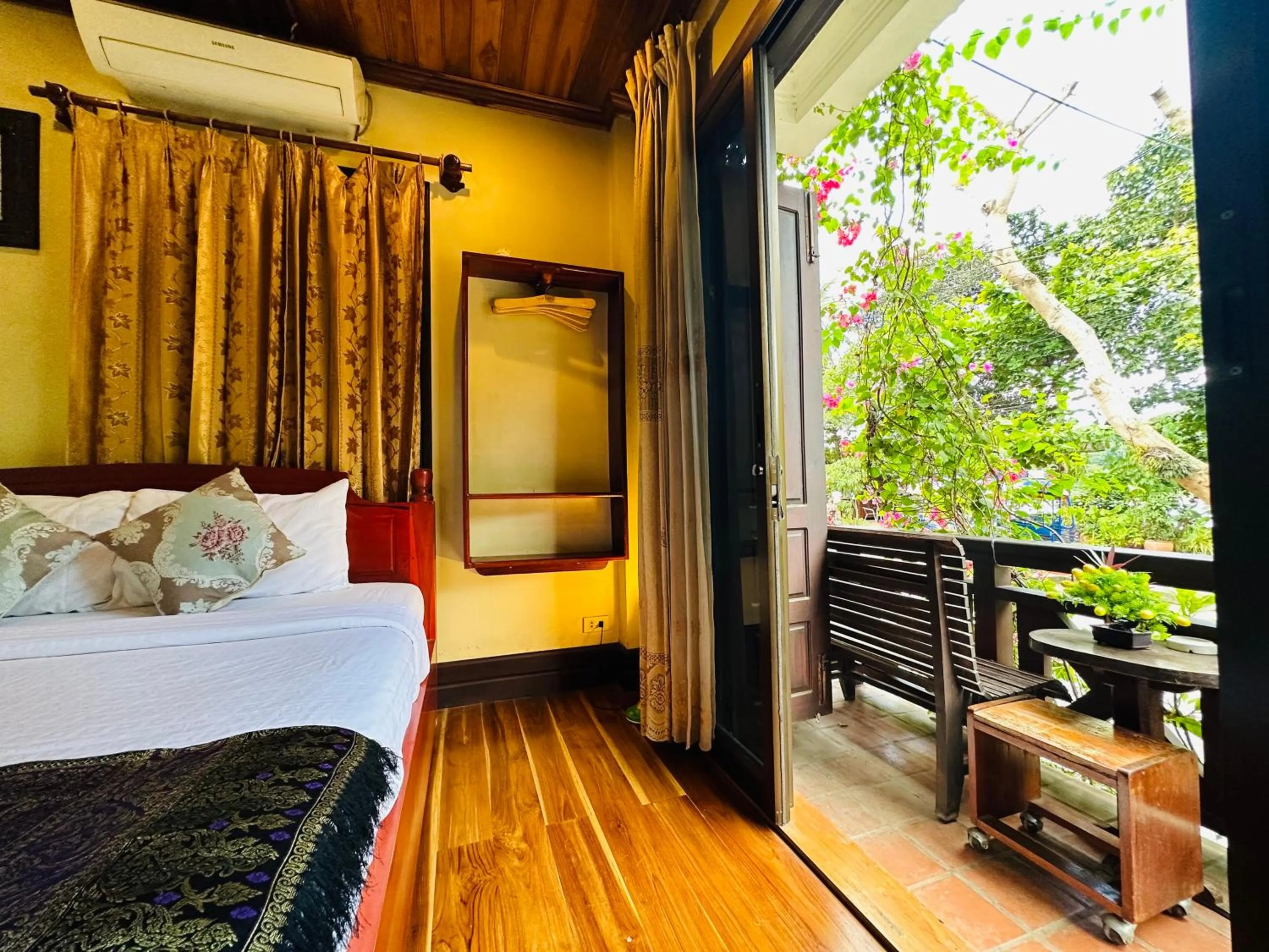 Bed in Anisa Mekong Riverside Villa