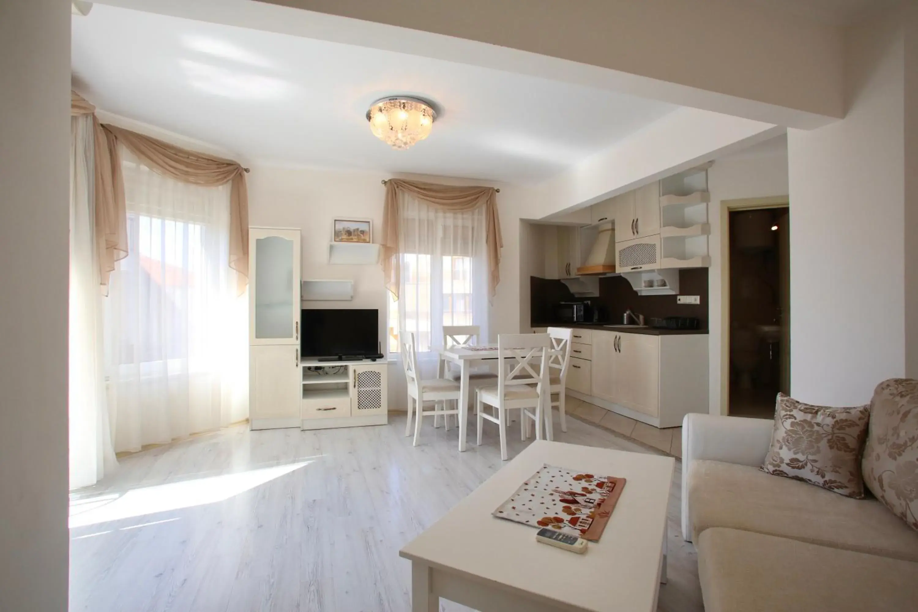 One-Bedroom Apartment with Balcony and Town View in Villa Livia Boutique Apartments One-Bedroom Apartment with Balcony and Town View in Villa Livia Boutique Apartments