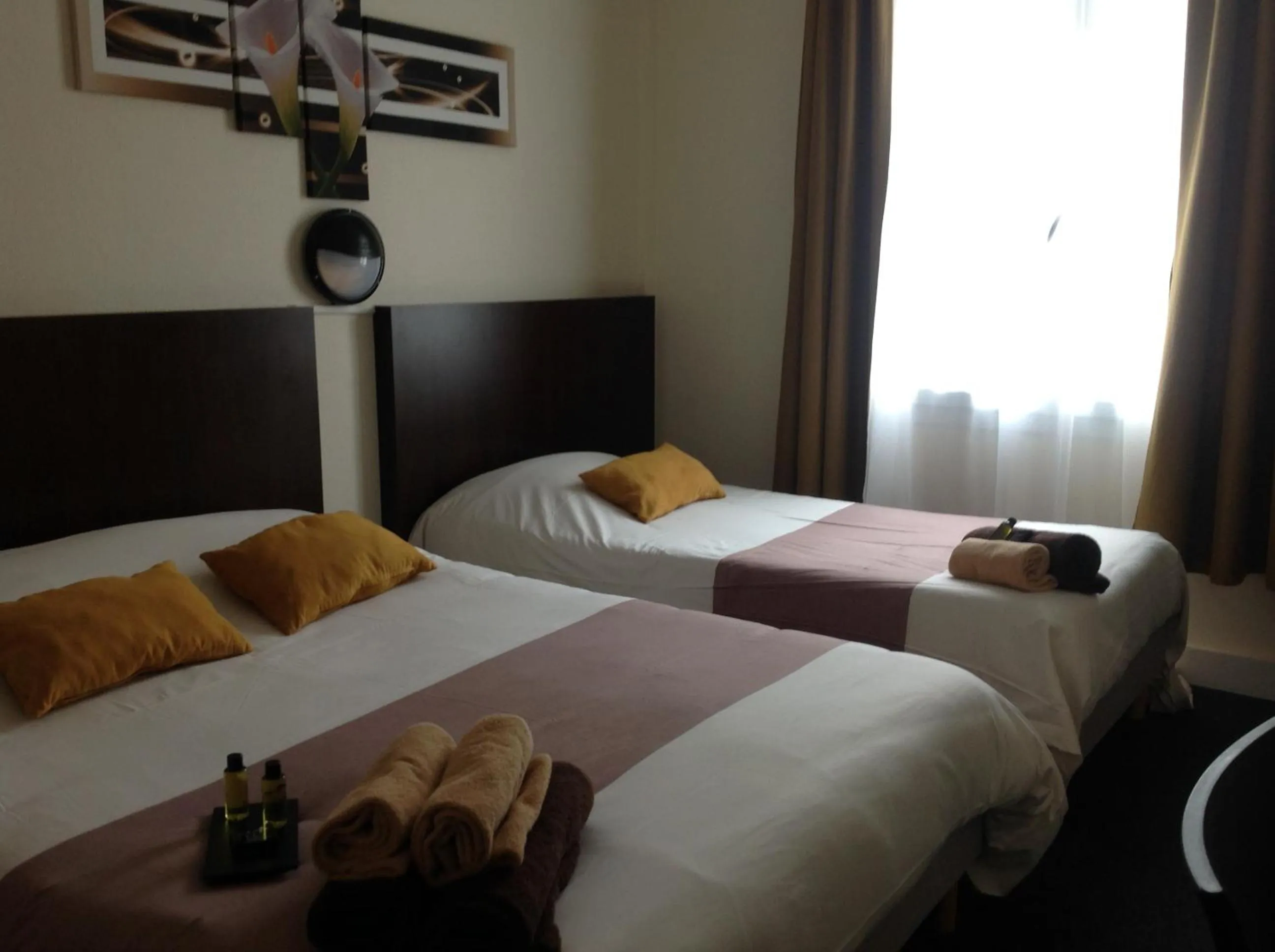 Bedroom, Bed in Hotel de la Paix