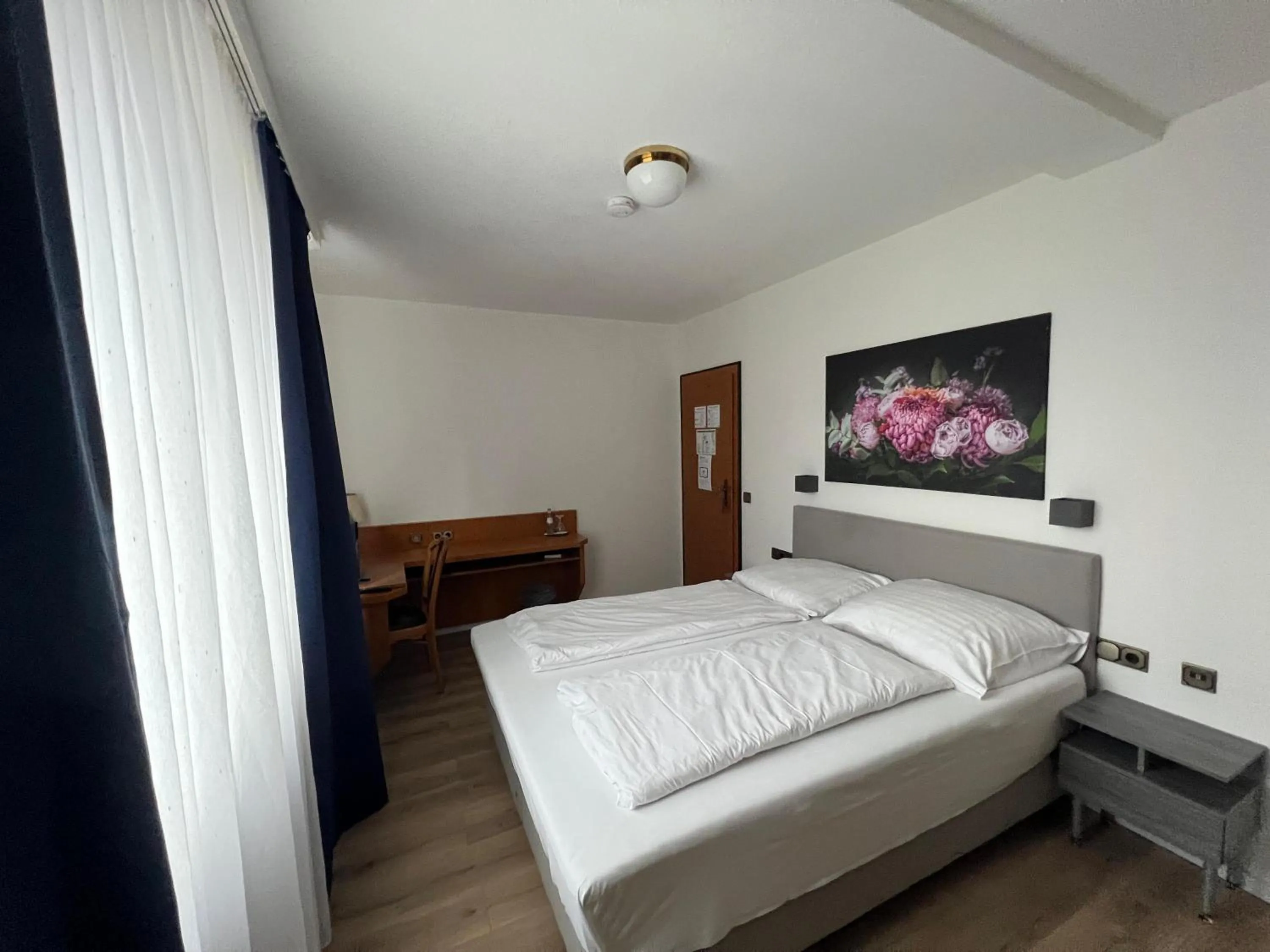 Bedroom, Bed in Hotel 9-enhof