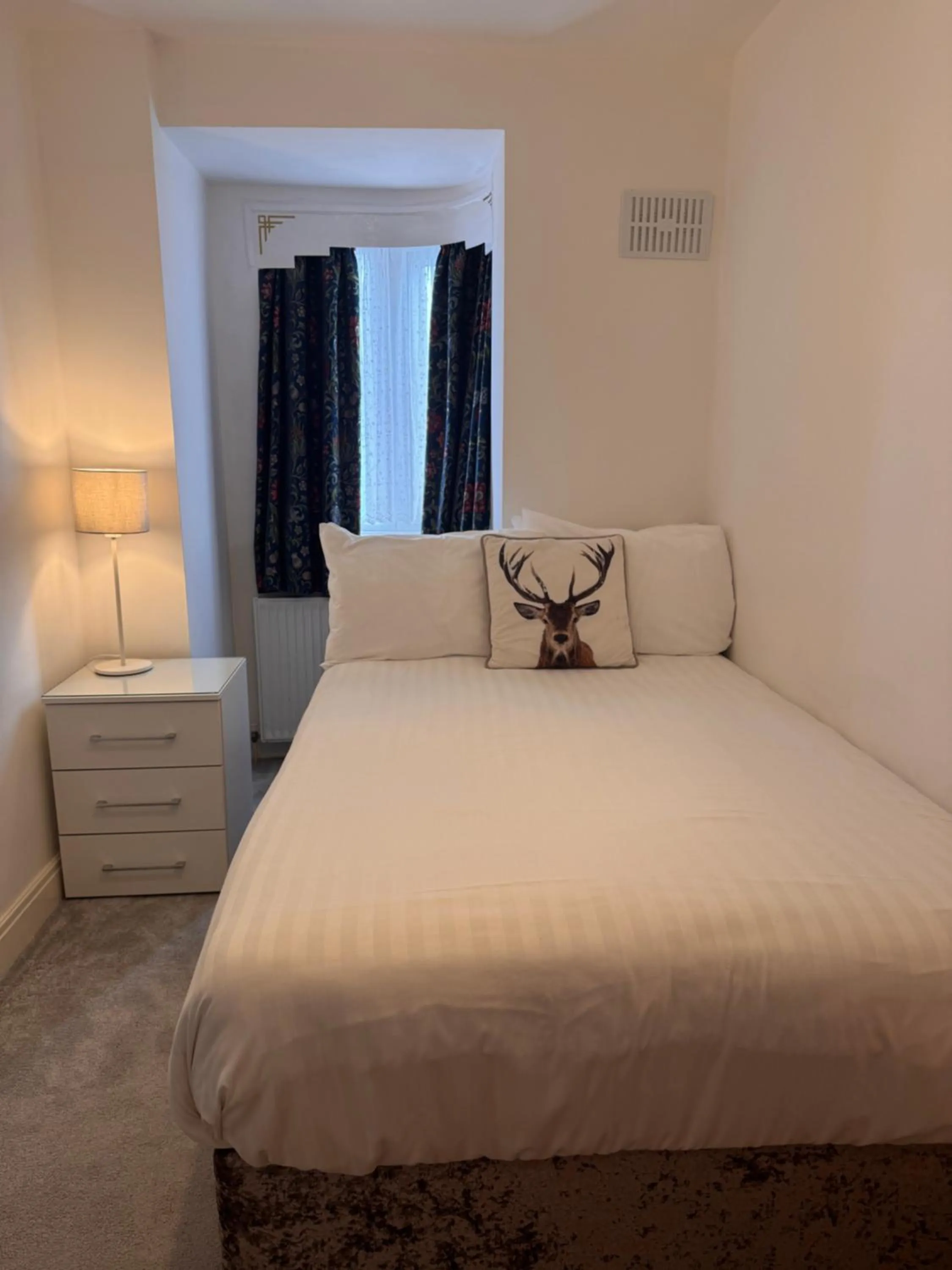 Bedroom, Bed in The Scala Hotel