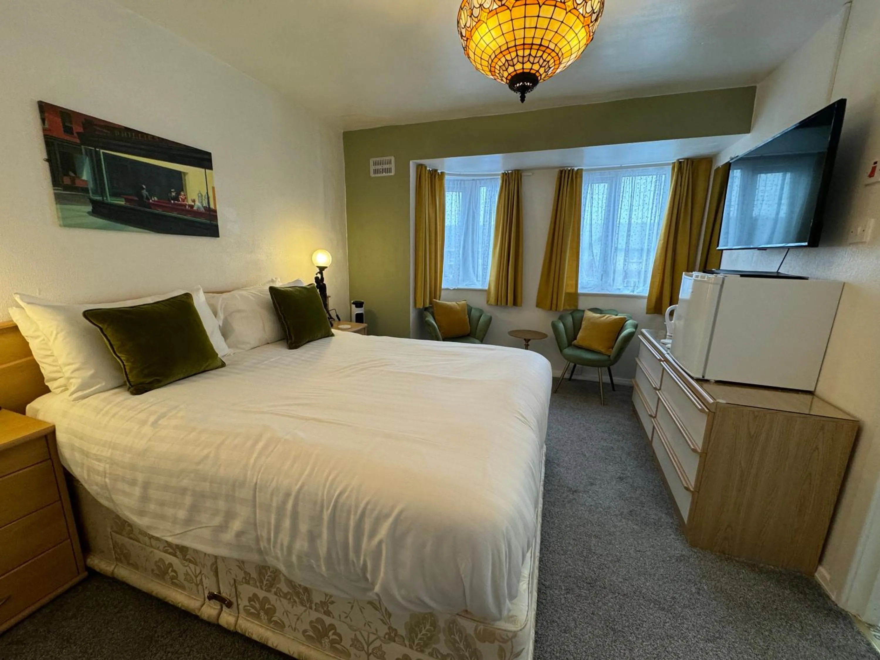 Photo of the whole room, Bed in The Scala Hotel