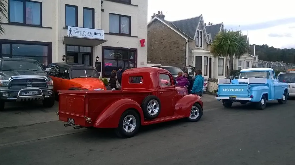 group of guests in Cadillac Kustomz Guest House