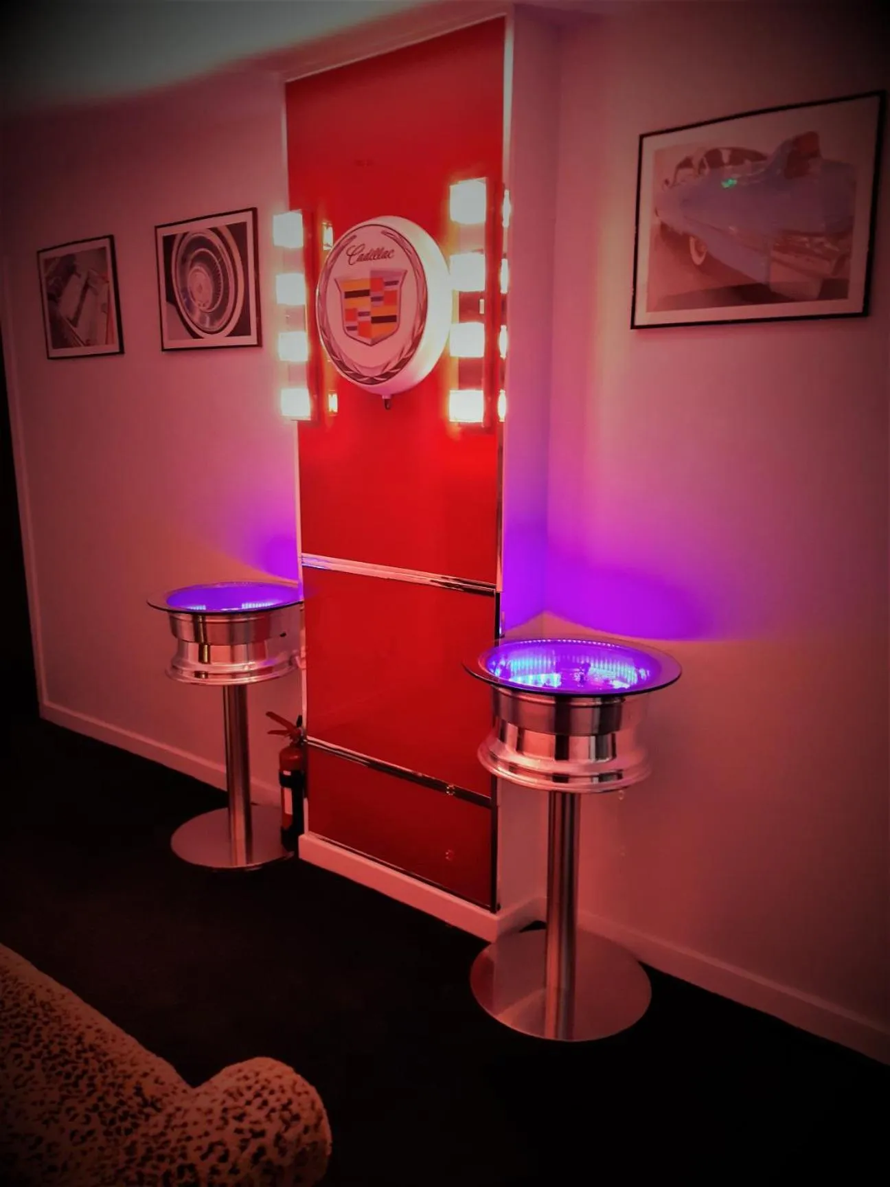 Property building in Cadillac Kustomz Guest House