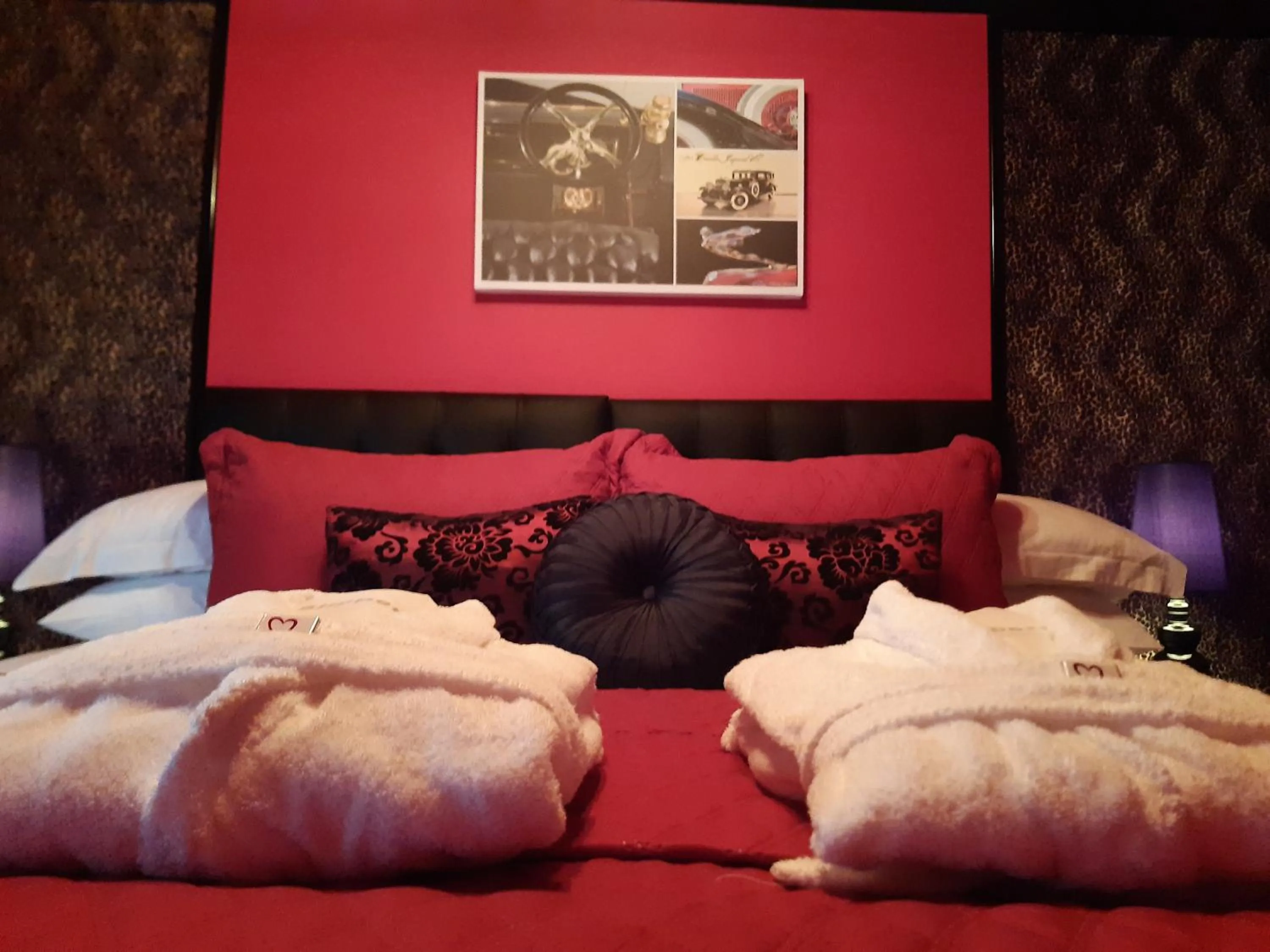 Bedroom, Bed in Cadillac Kustomz Guest House