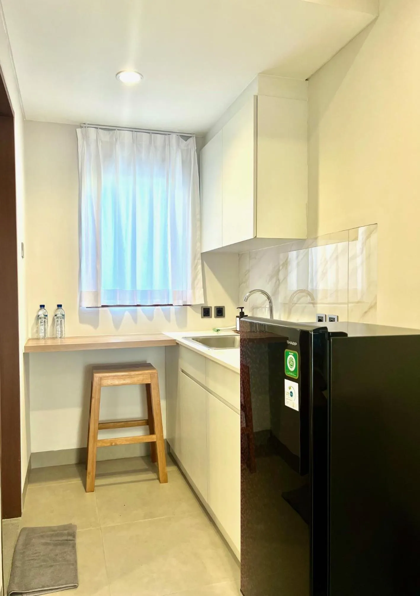 Kitchen or kitchenette in Charlie Guest House