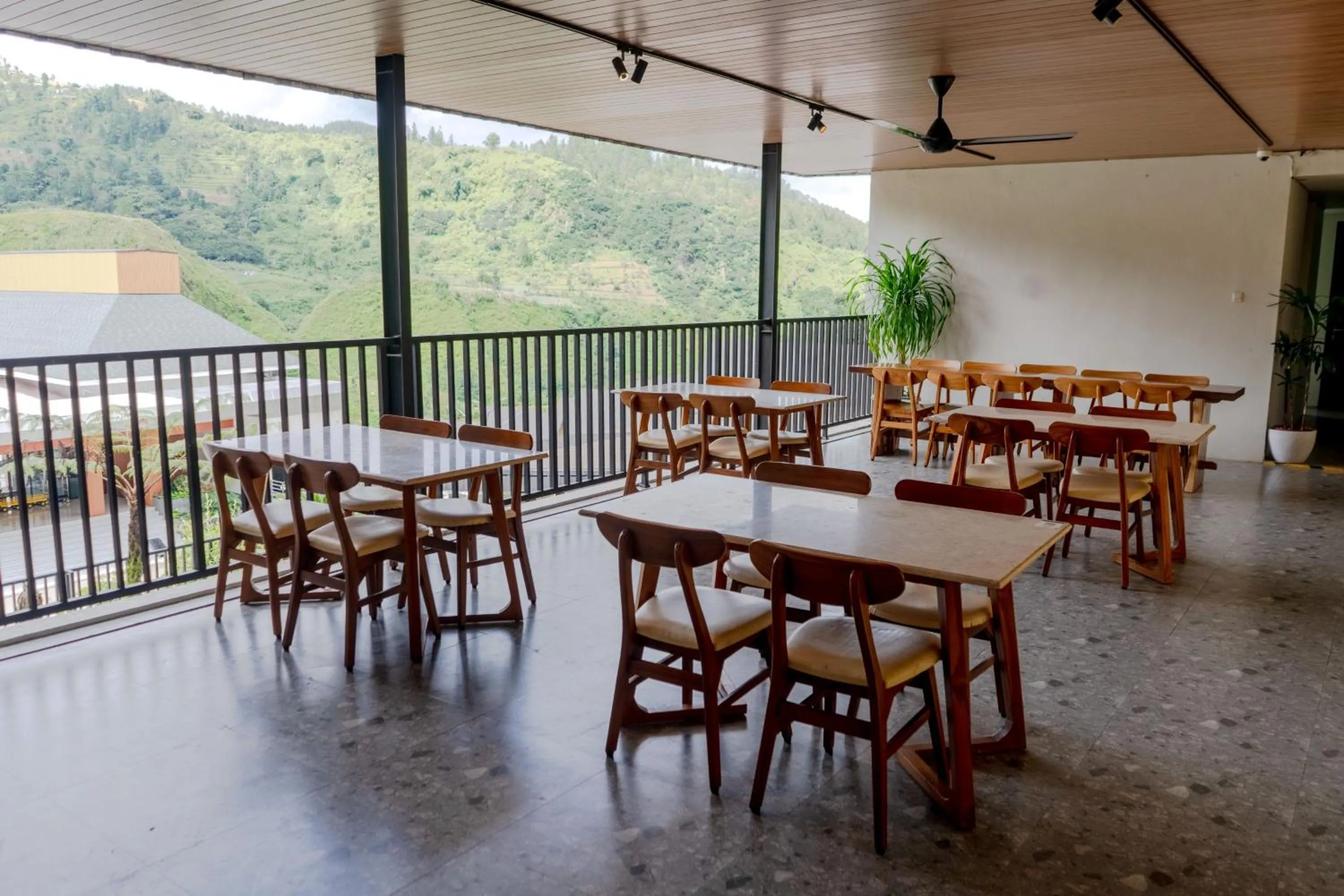 Restaurant/places to eat in Gulala Azana Hotel & Resort Guci Tegal