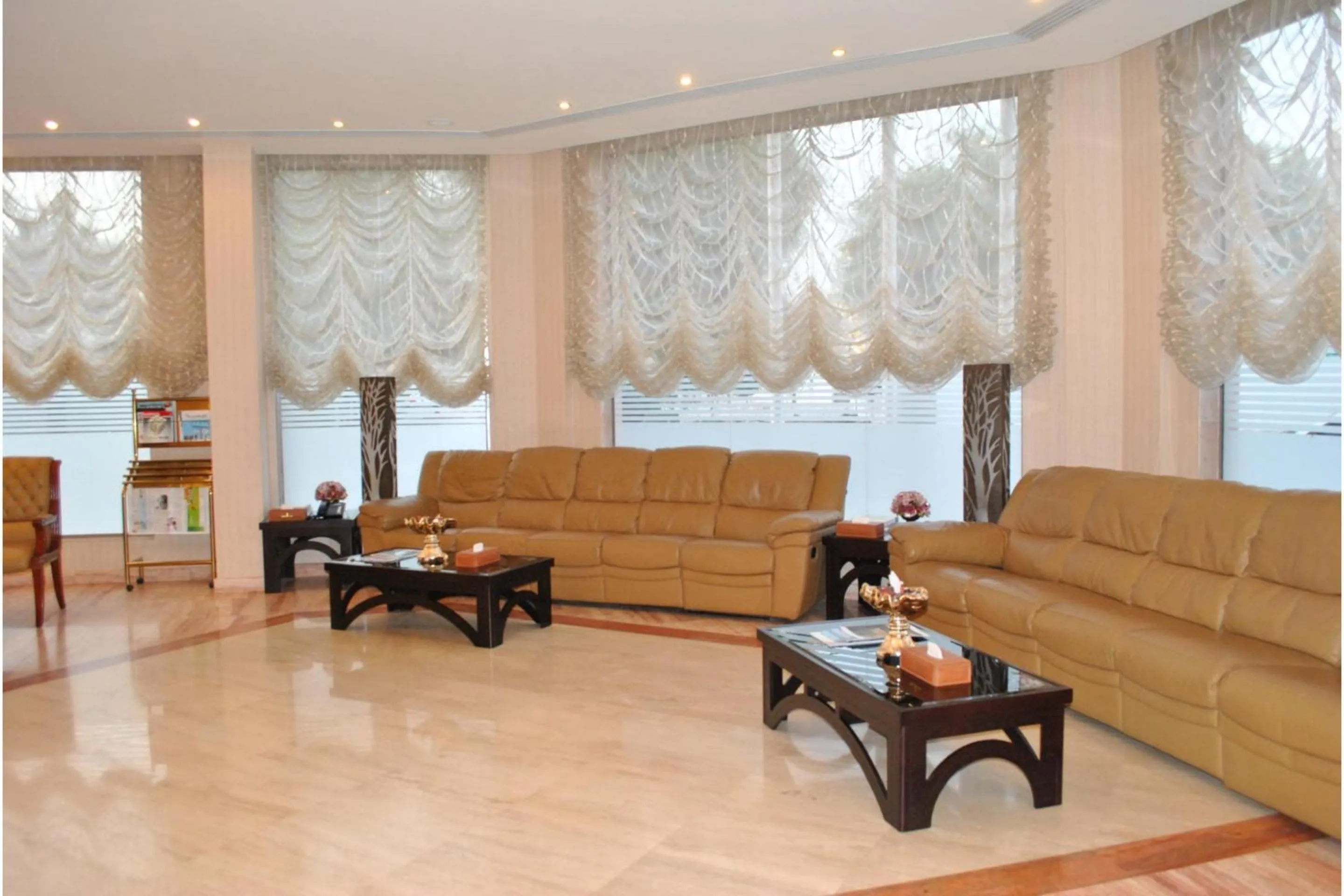 Lobby or reception in Capital O 155 Dmas Hotel