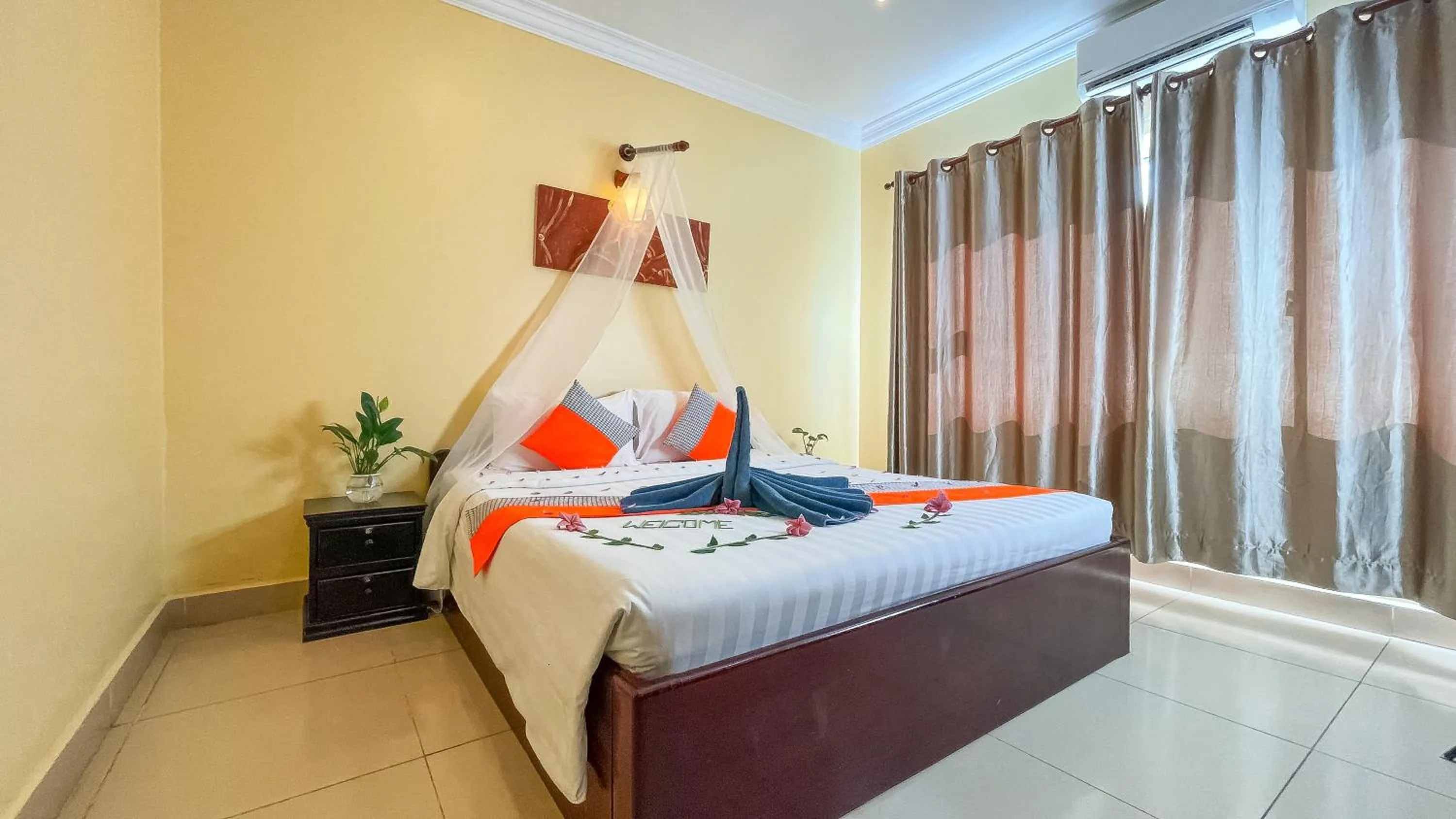 Bedroom, Bed in Harmony Indochine d'Angkor