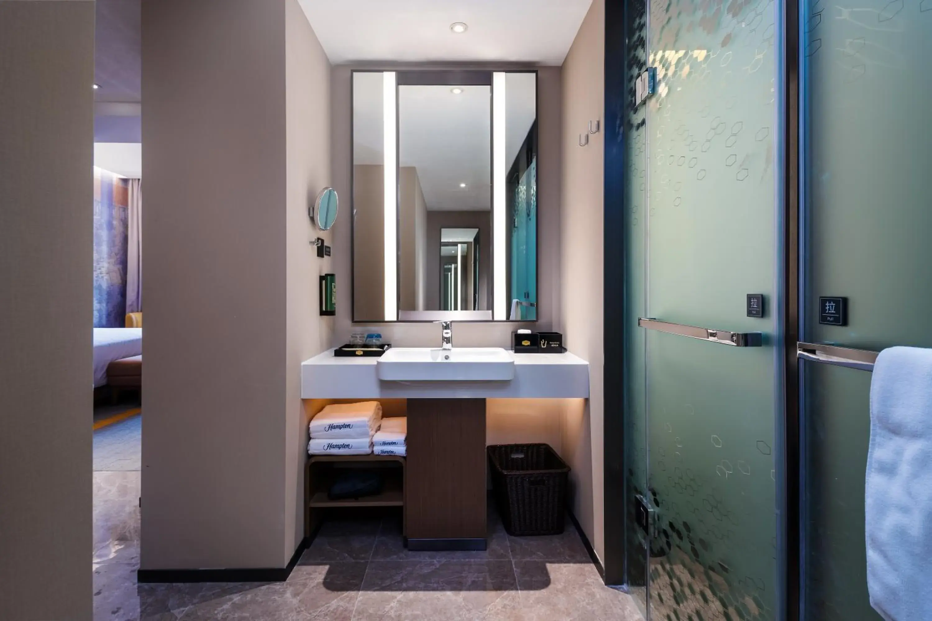 Superior Double Room in Hampton by Hilton Beijing West Railway Station Lize Business District Superior Double Room in Hampton by Hilton Beijing West Railway Station Lize Business District