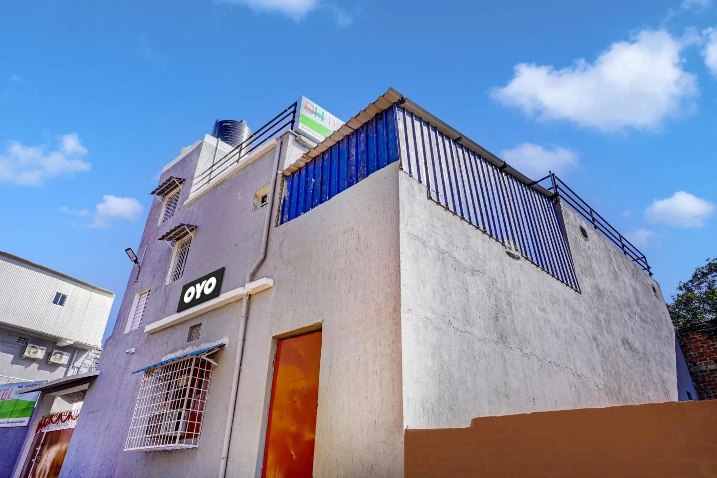 Facade/entrance in Super Collection O Oxygen