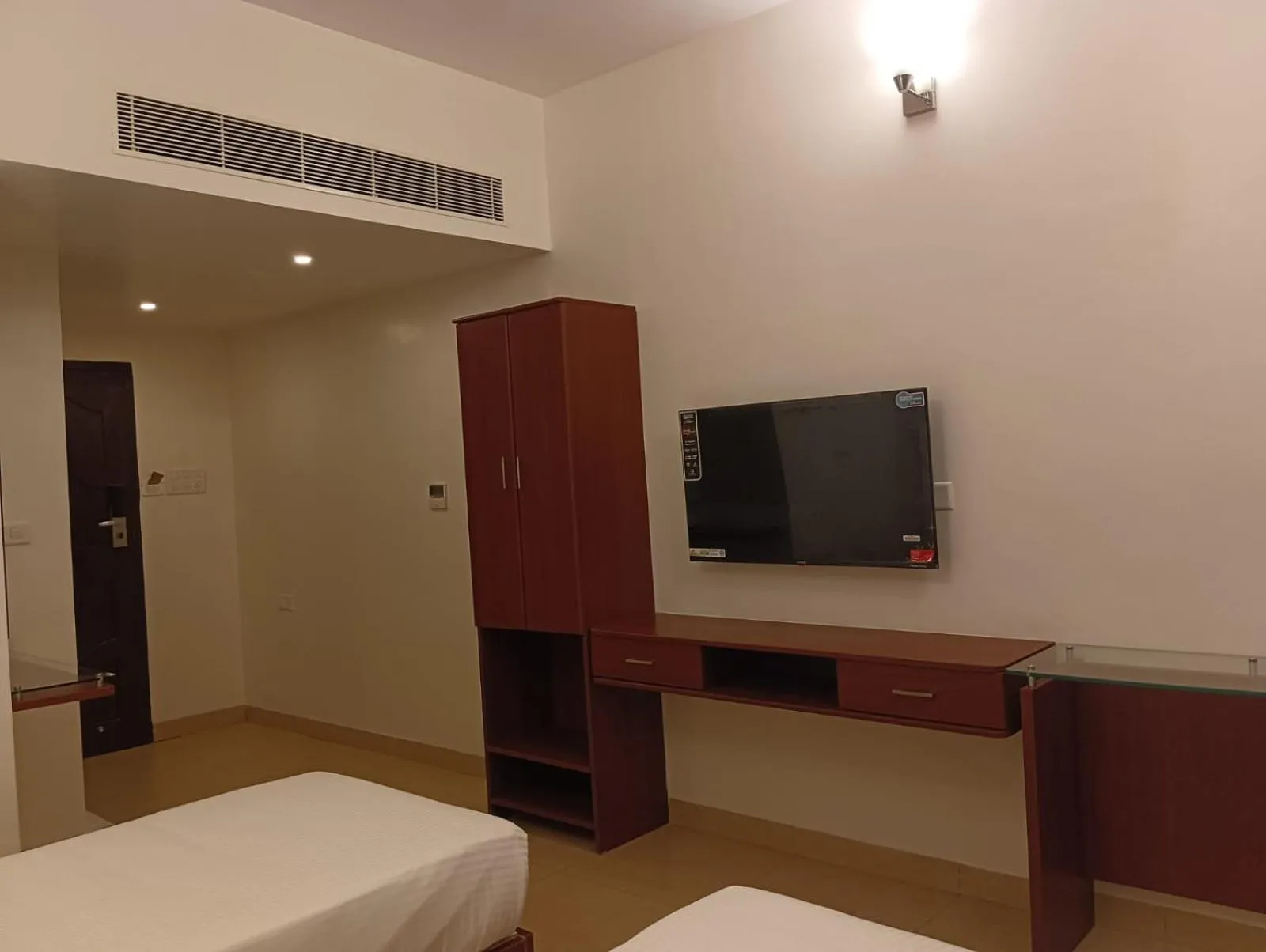 TV and multimedia, Bed in Le MIAMI RESORT