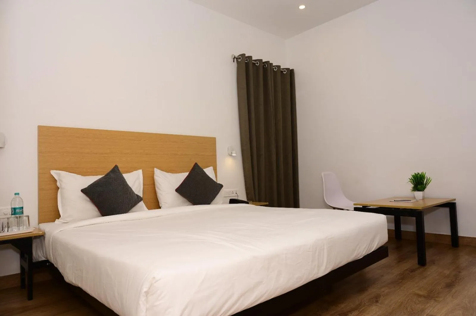 Bed in SM Hives Business Hotel