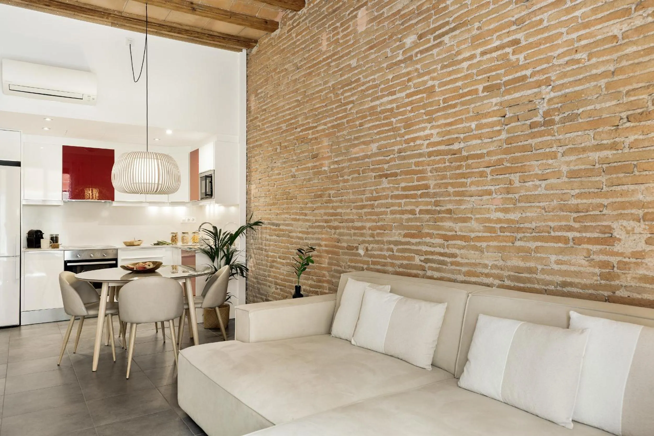 Dining area in Ola Living MACBA